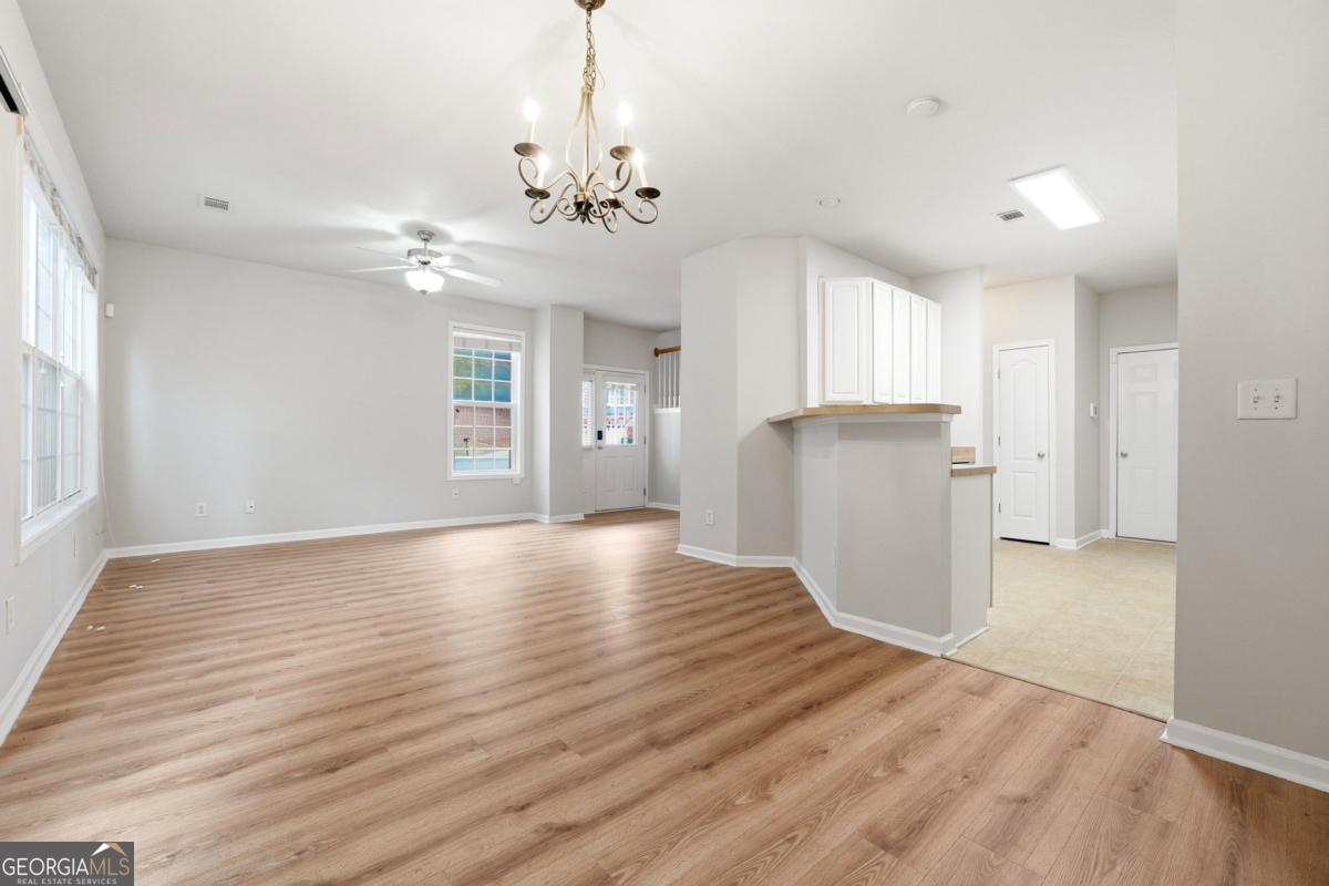 1006 Ivydale Circle Property Photo 5