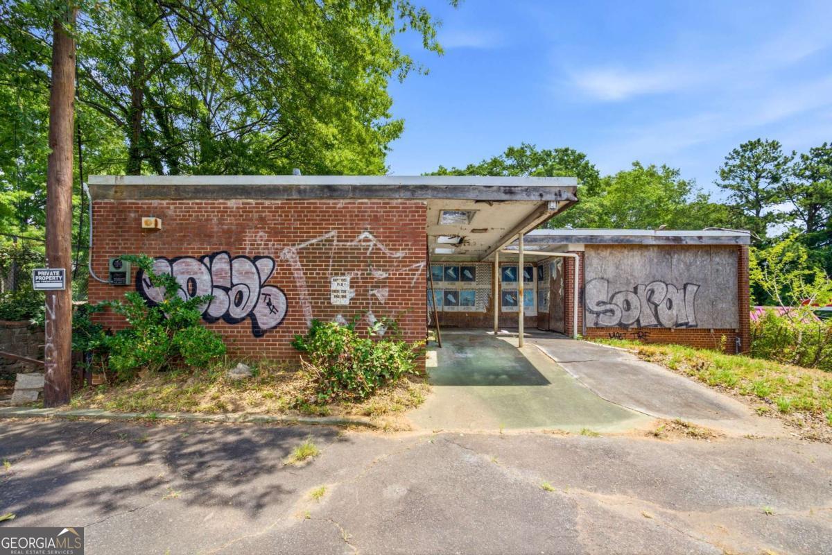 319 West Lake Avenue Property Photo 1