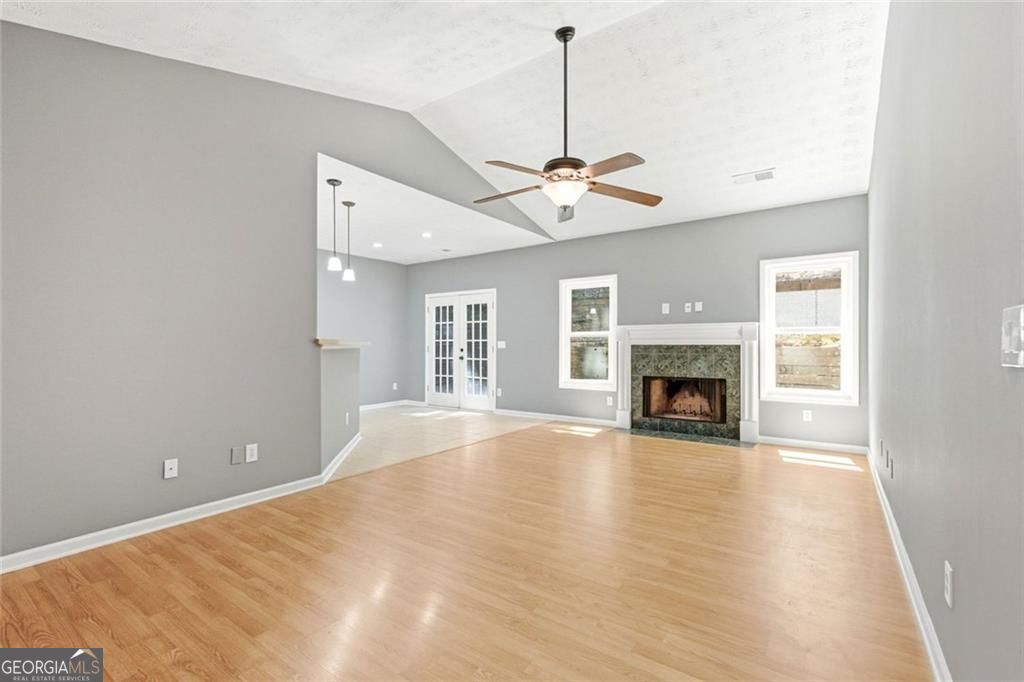 5823 N Cove Road Property Photo 8