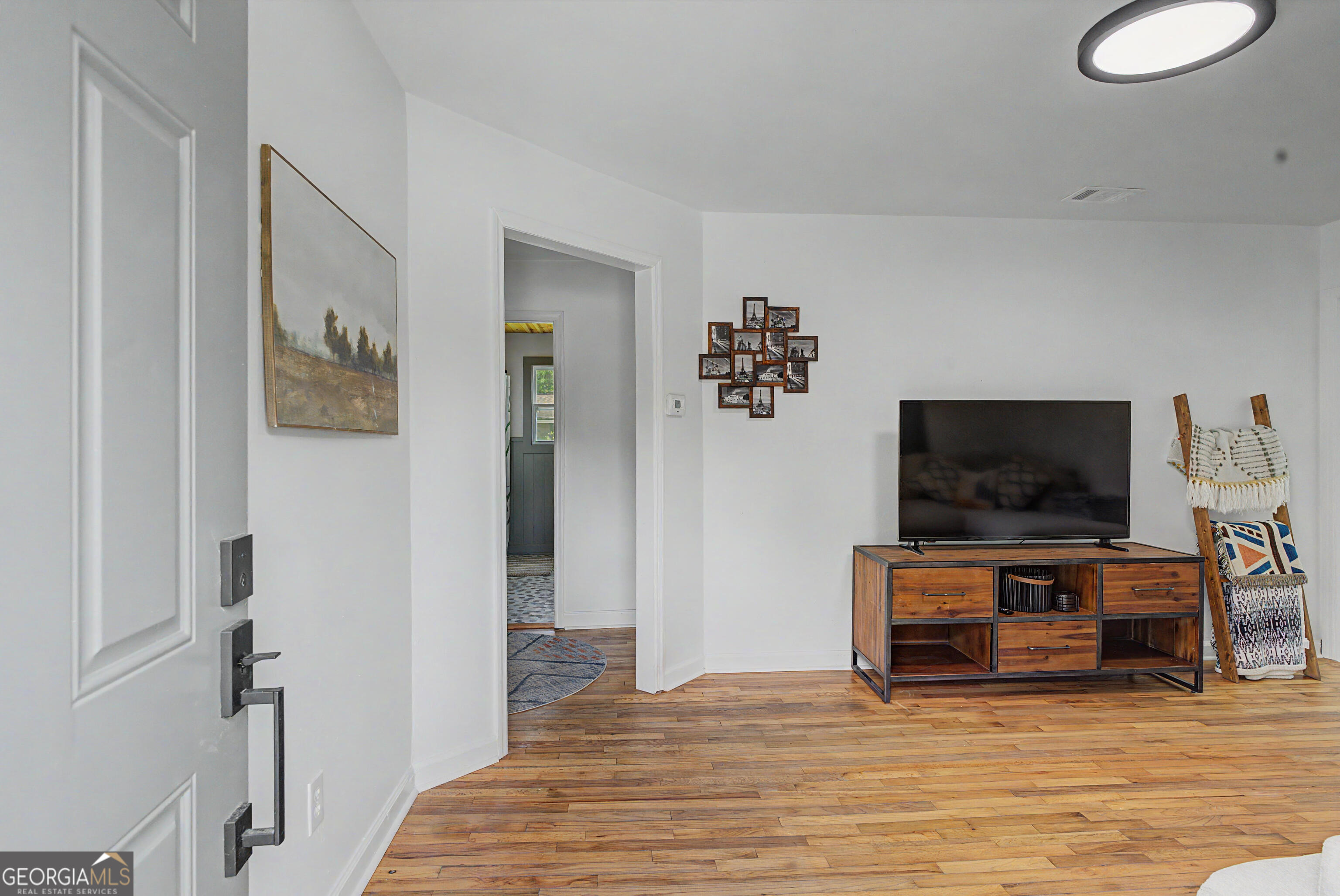 1301 E 68th Street Property Photo 4