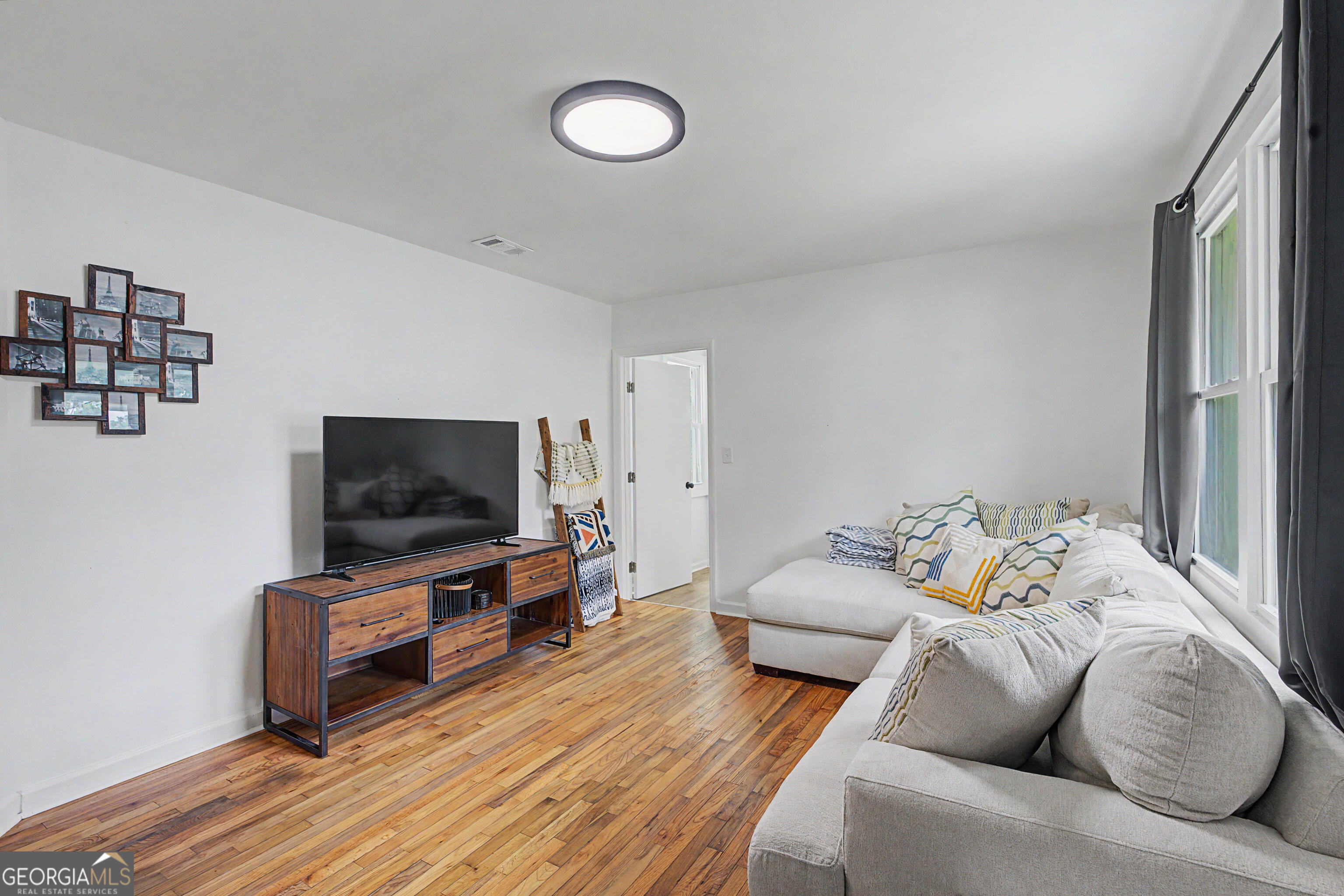 1301 E 68th Street Property Photo 5