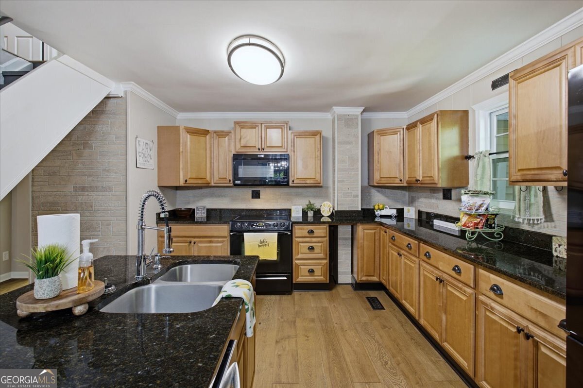 21 River Road Property Photo 14