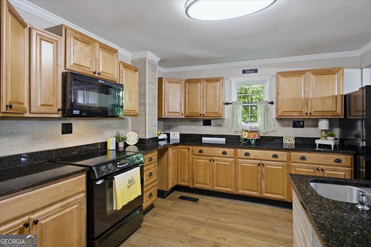 21 River Road Property Photo 15