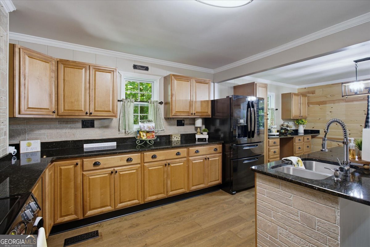 21 River Road Property Photo 18