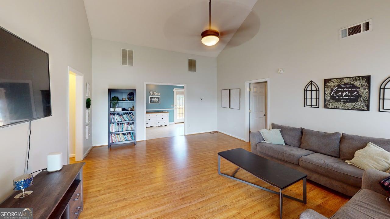 2124 Broad Street Property Photo 4