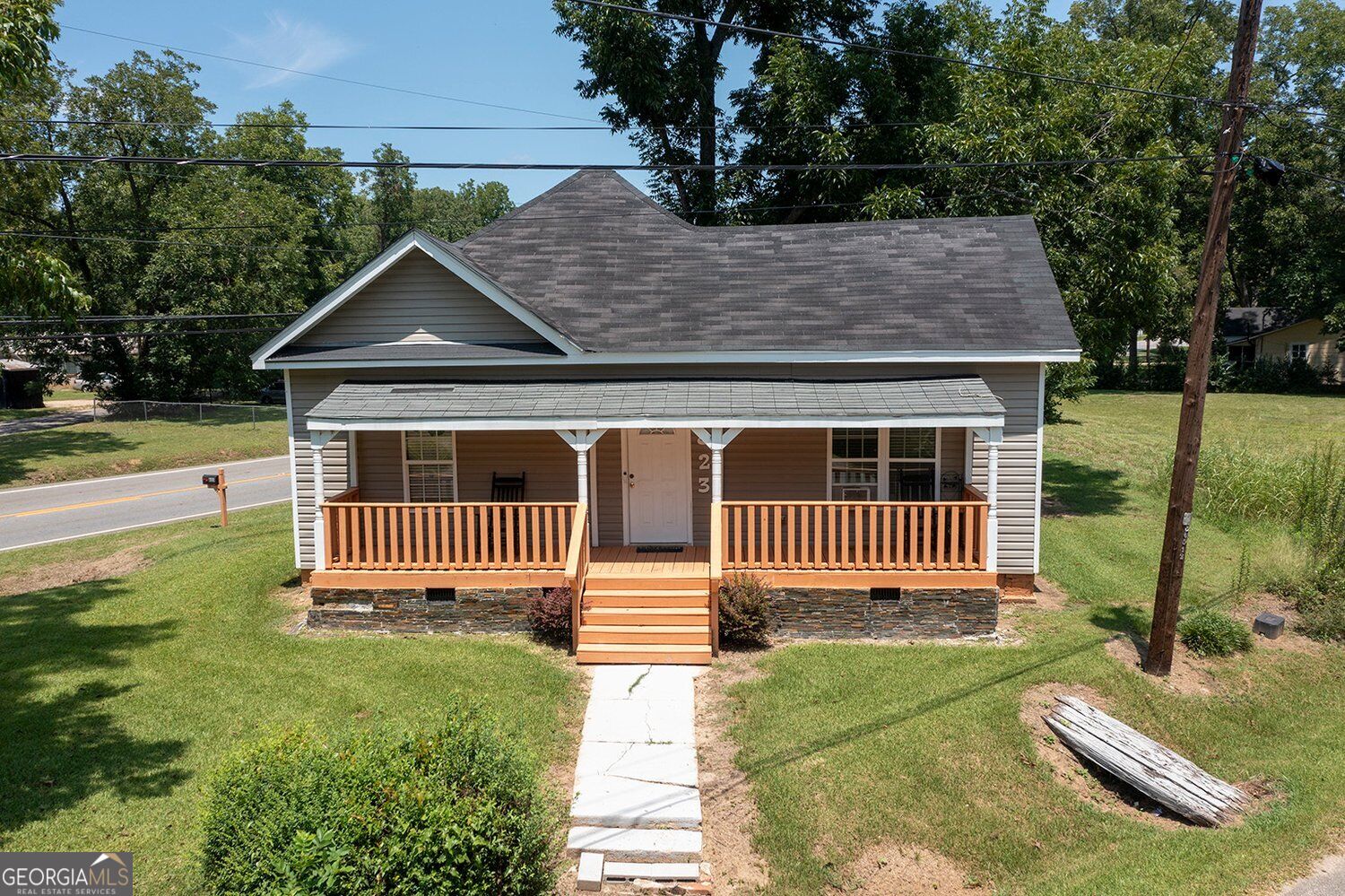 823 Cooper Drive Ne Property Photo 1
