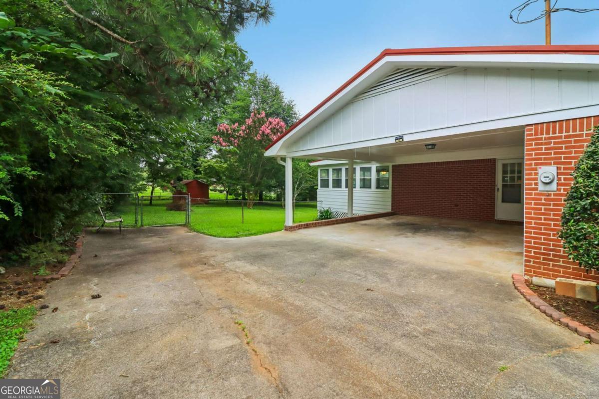 139 Bruce Court Property Photo 6