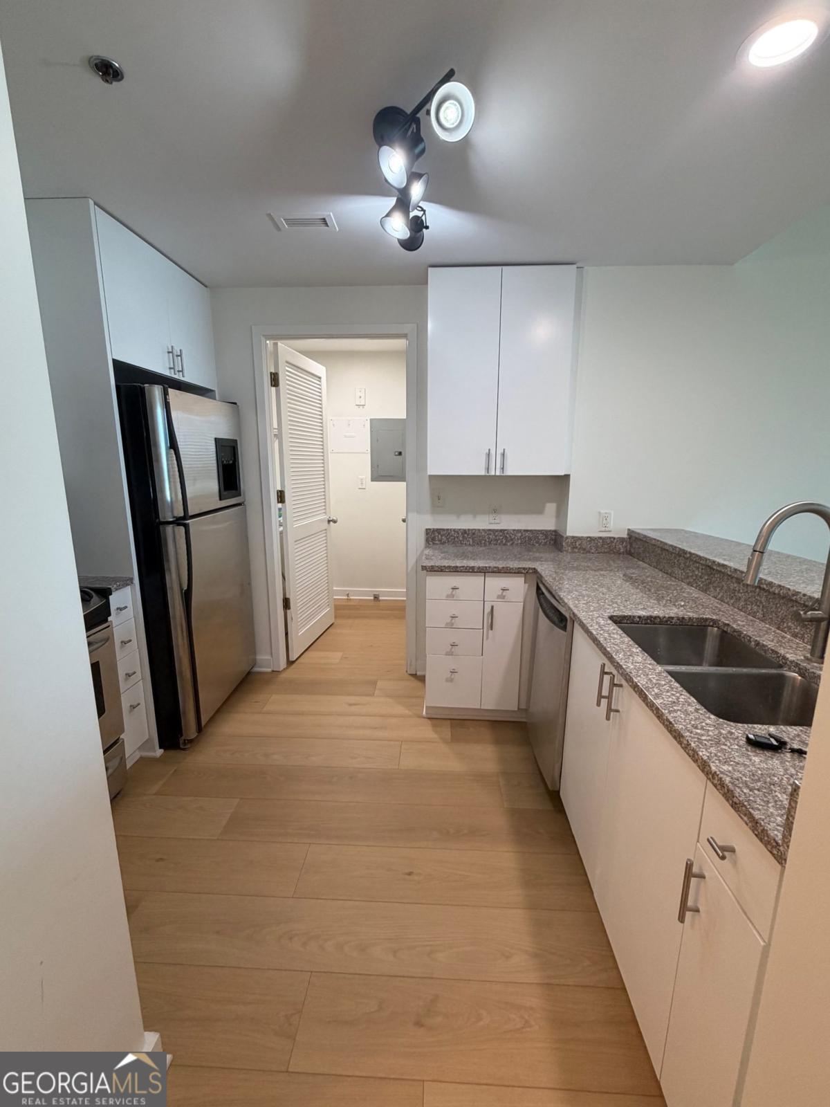 3338 Peachtree Road Ne # 1106 Property Photo 1