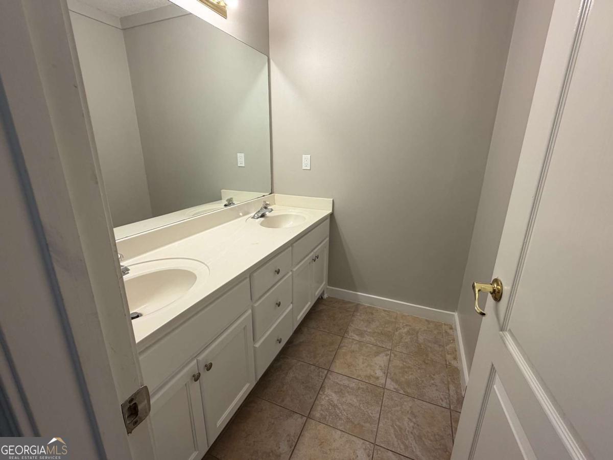 1105 River Green Court Property Photo 15