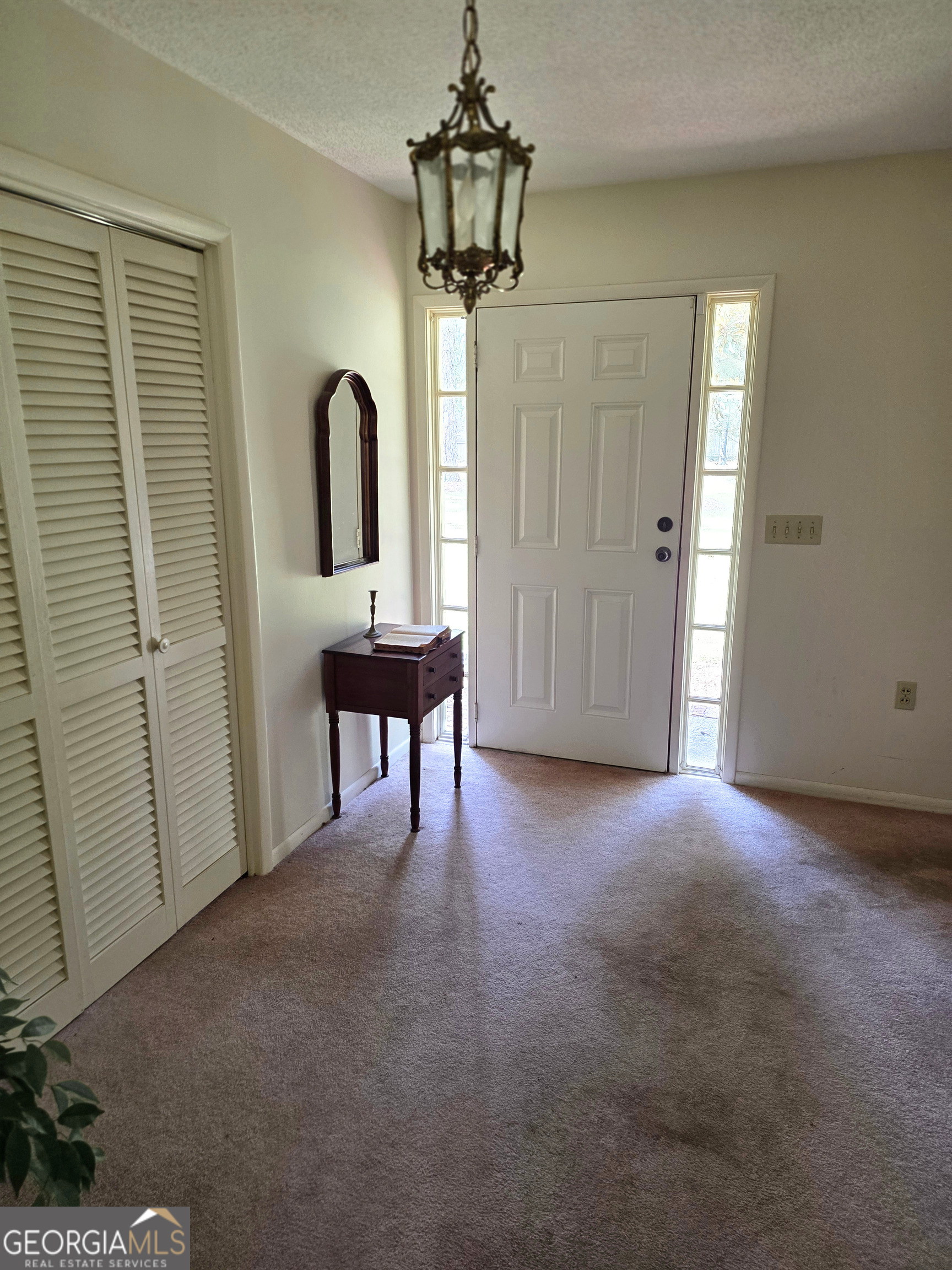 400 W Willow Lake Drive Property Photo 3