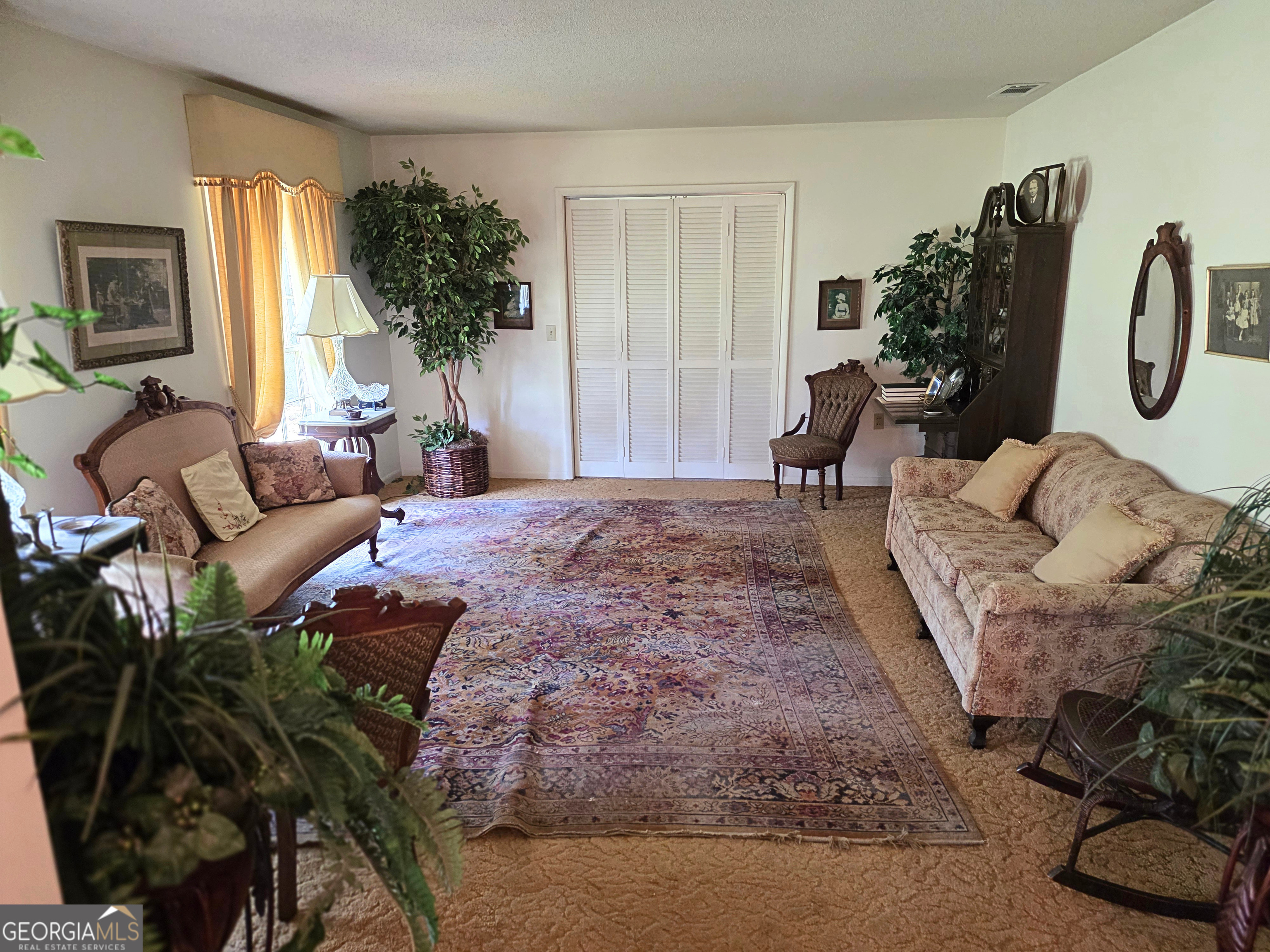 400 W Willow Lake Drive Property Photo 5