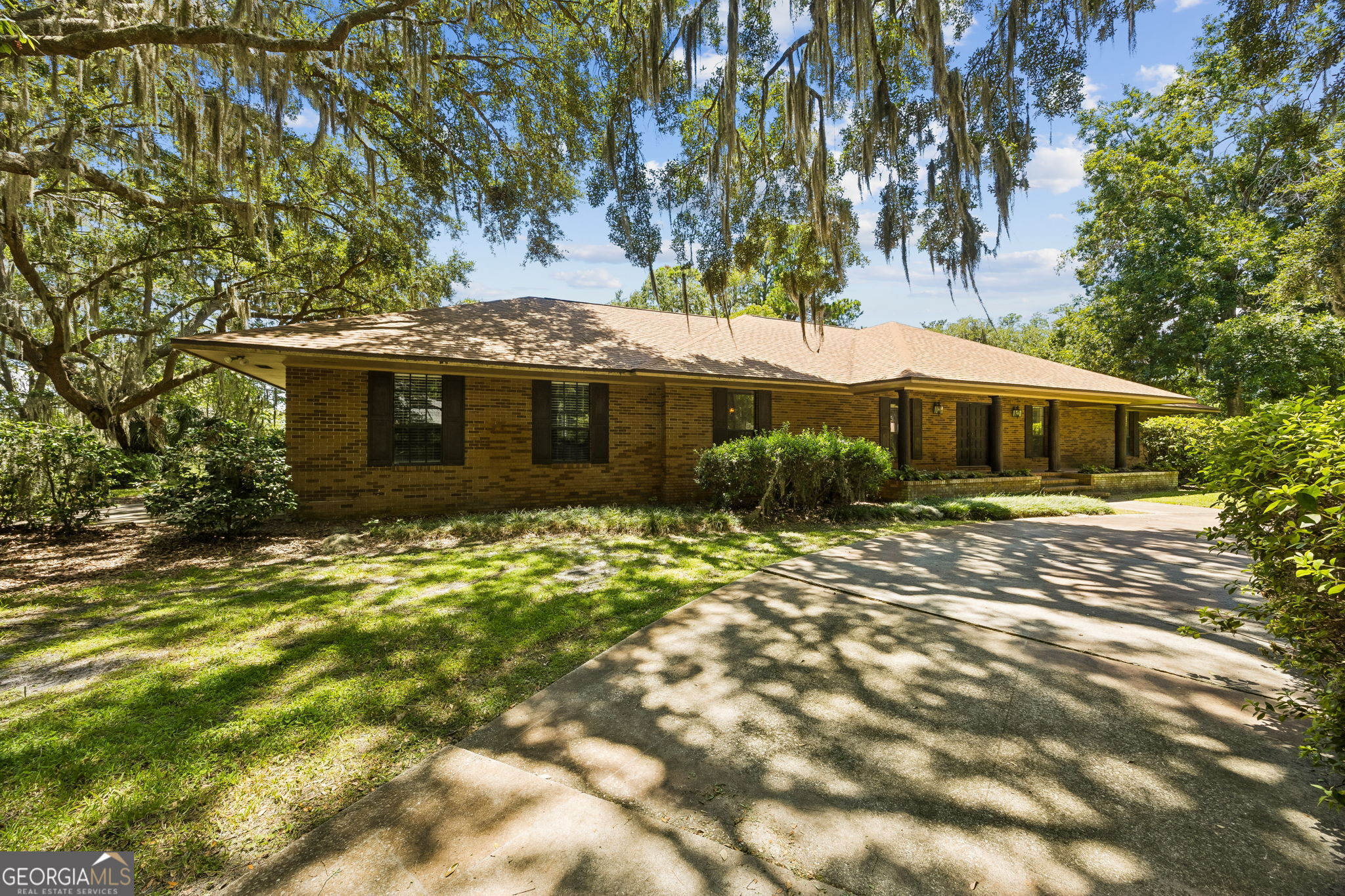 811 Park Street Property Photo 3