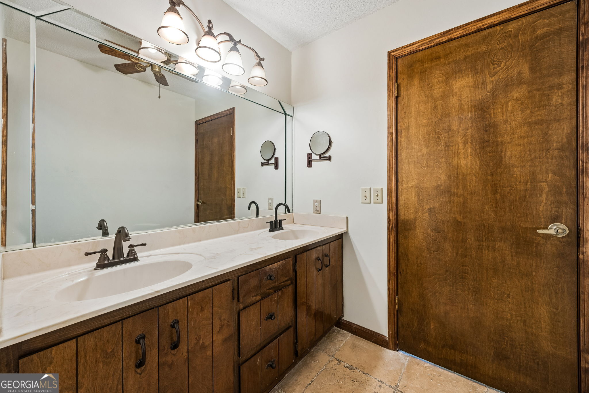 811 Park Street Property Photo 39