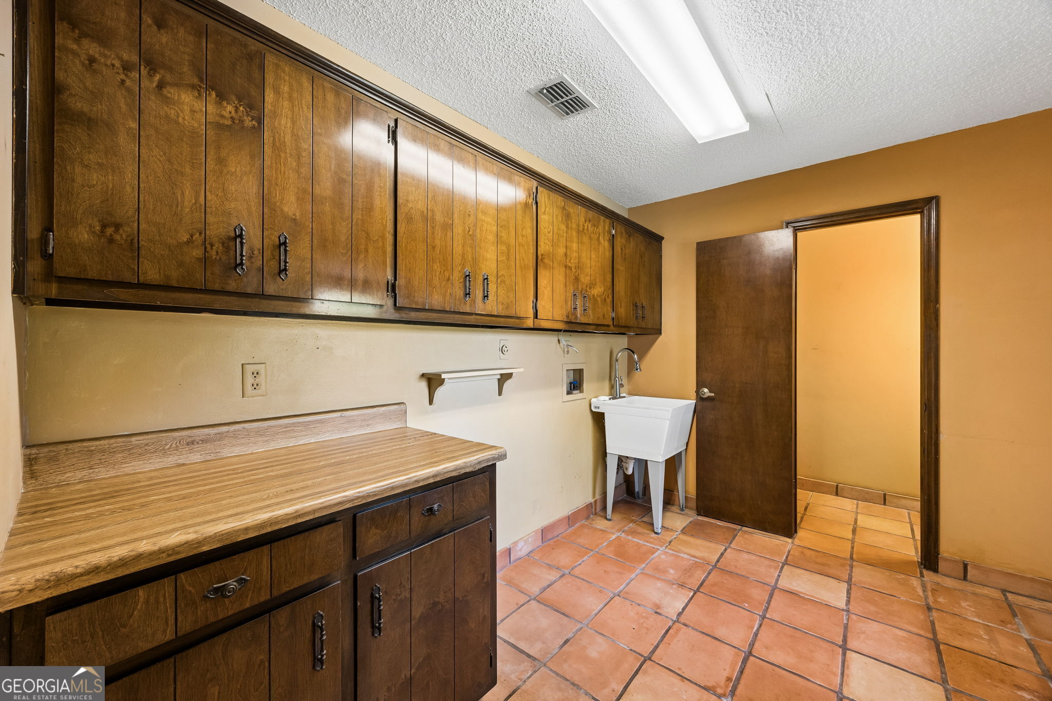 811 Park Street Property Photo 54