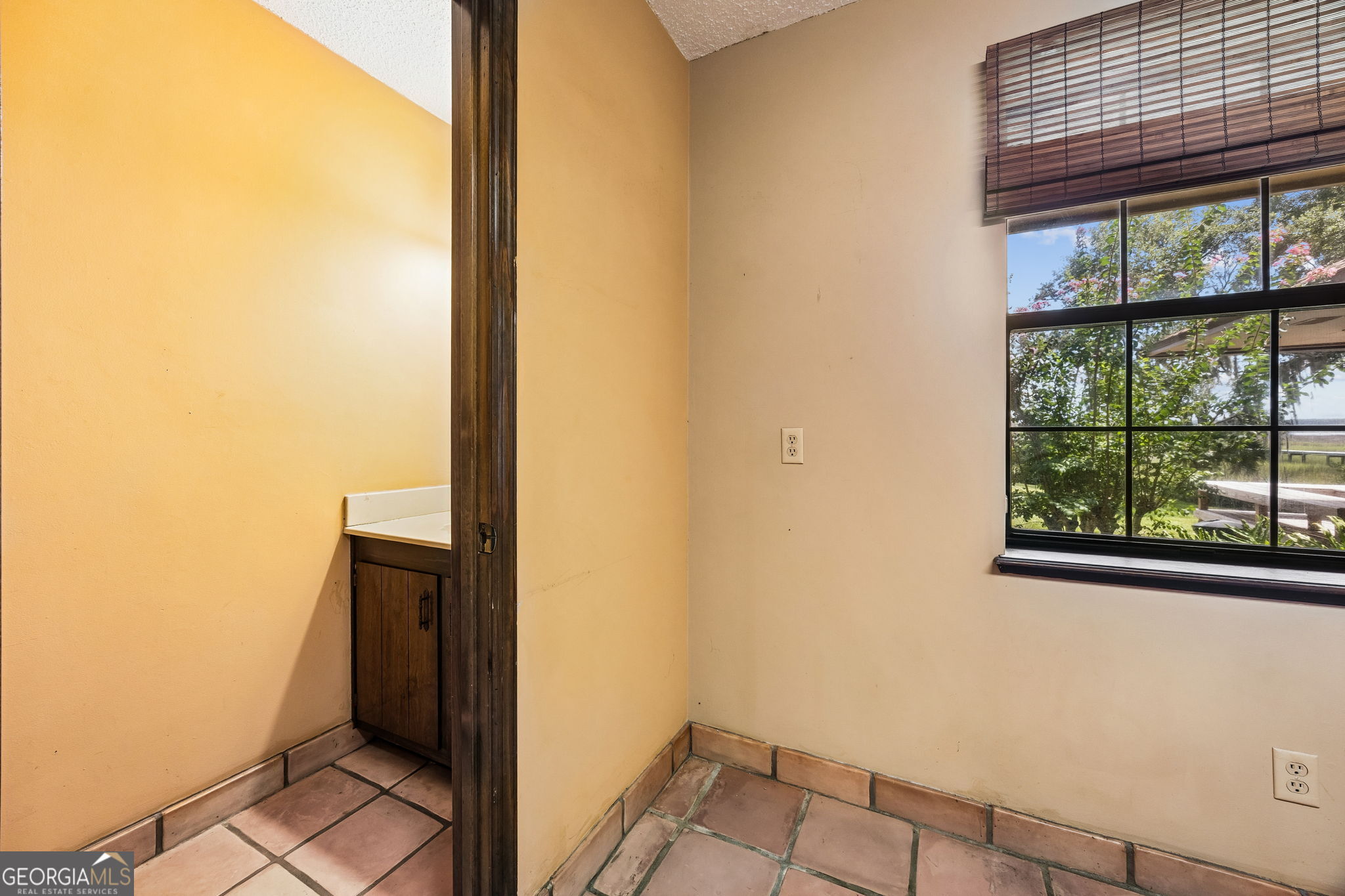 811 Park Street Property Photo 57