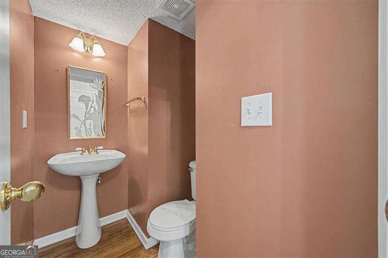 2025 Baramore Oaks Drive Property Photo 5