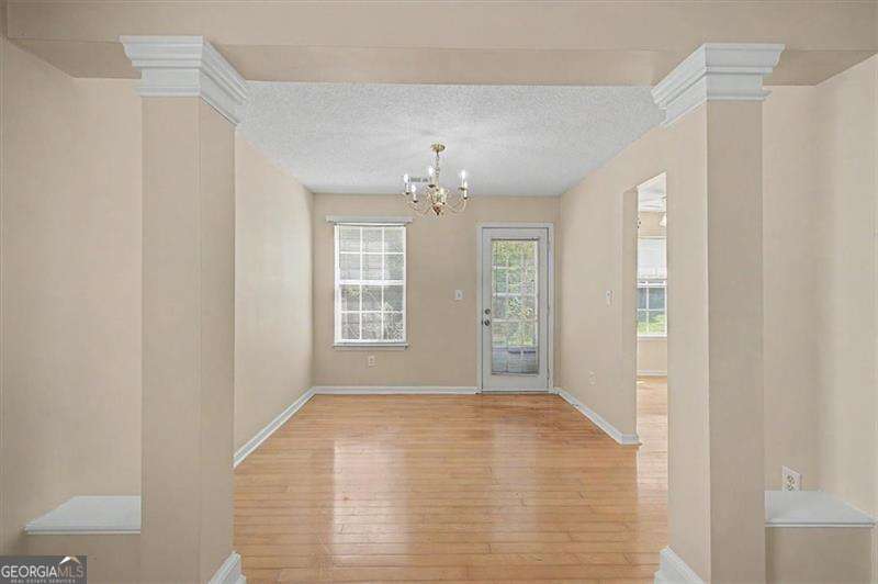 2025 Baramore Oaks Drive Property Photo 7
