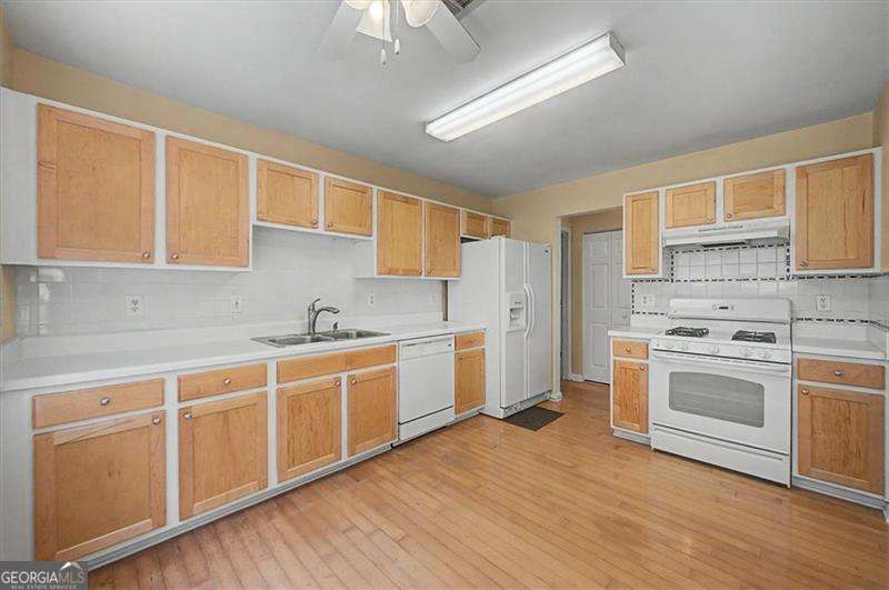2025 Baramore Oaks Drive Property Photo 9