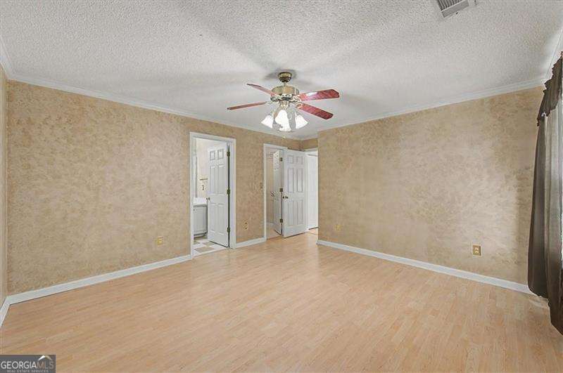 2025 Baramore Oaks Drive Property Photo 13