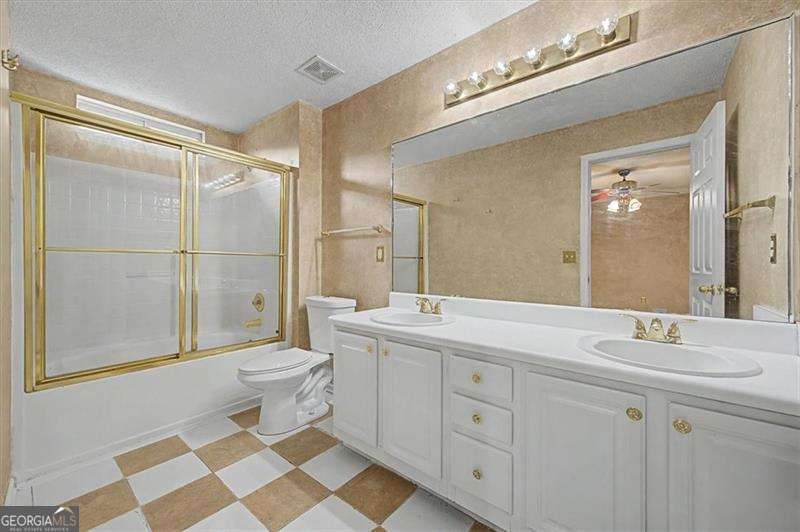 2025 Baramore Oaks Drive Property Photo 14