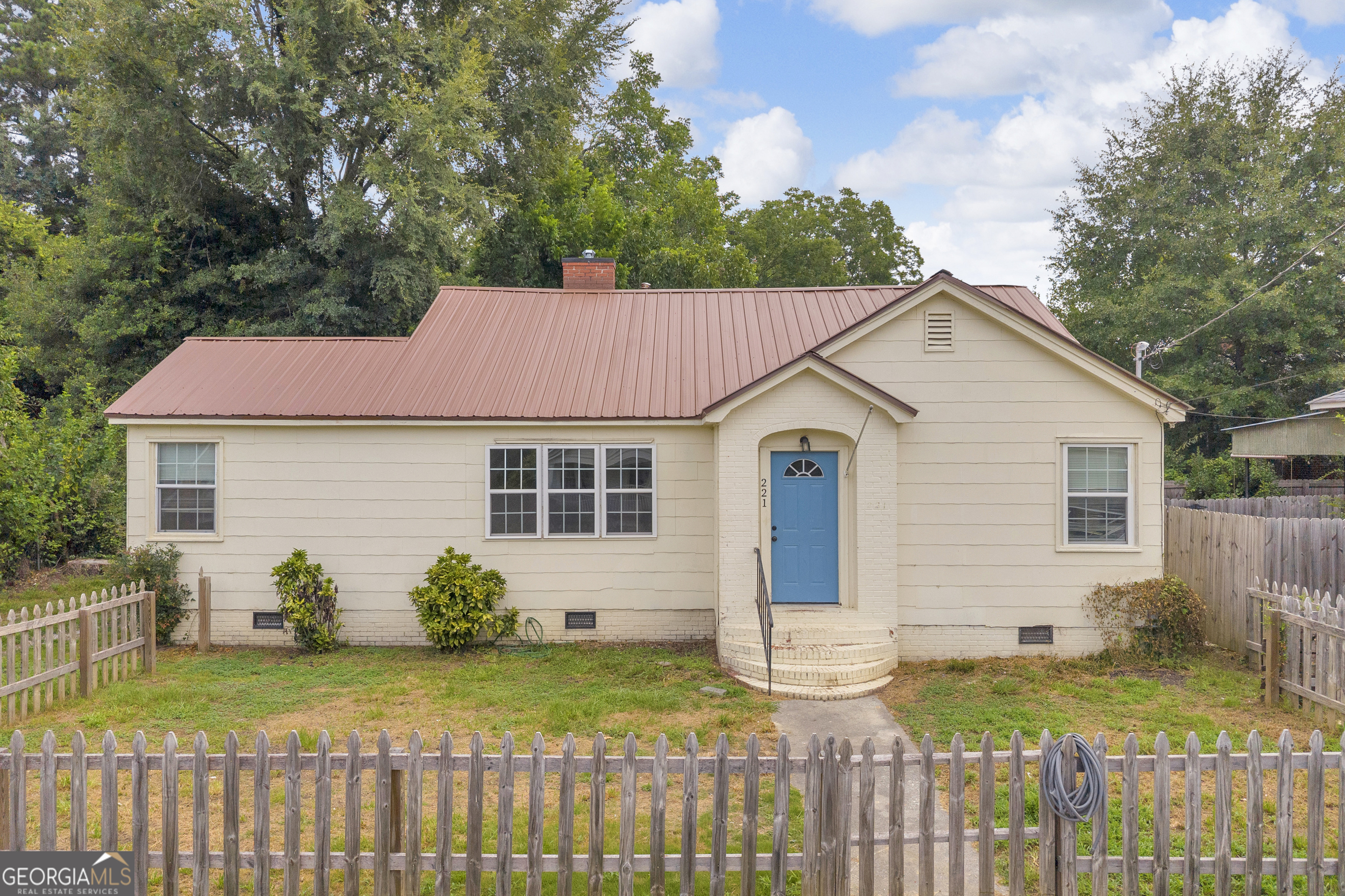221 Edwards Street Property Photo 1