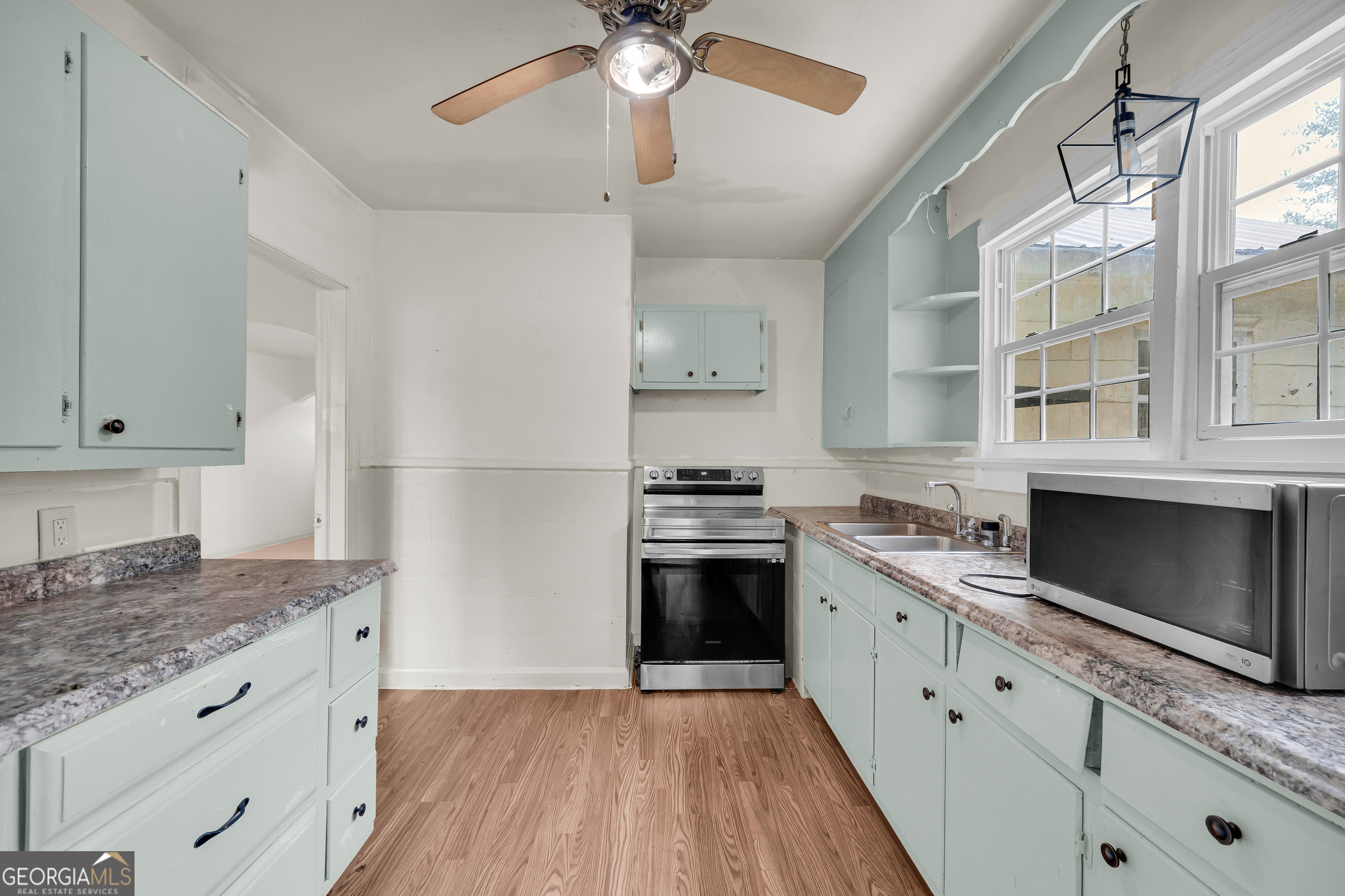 221 Edwards Street Property Photo 5