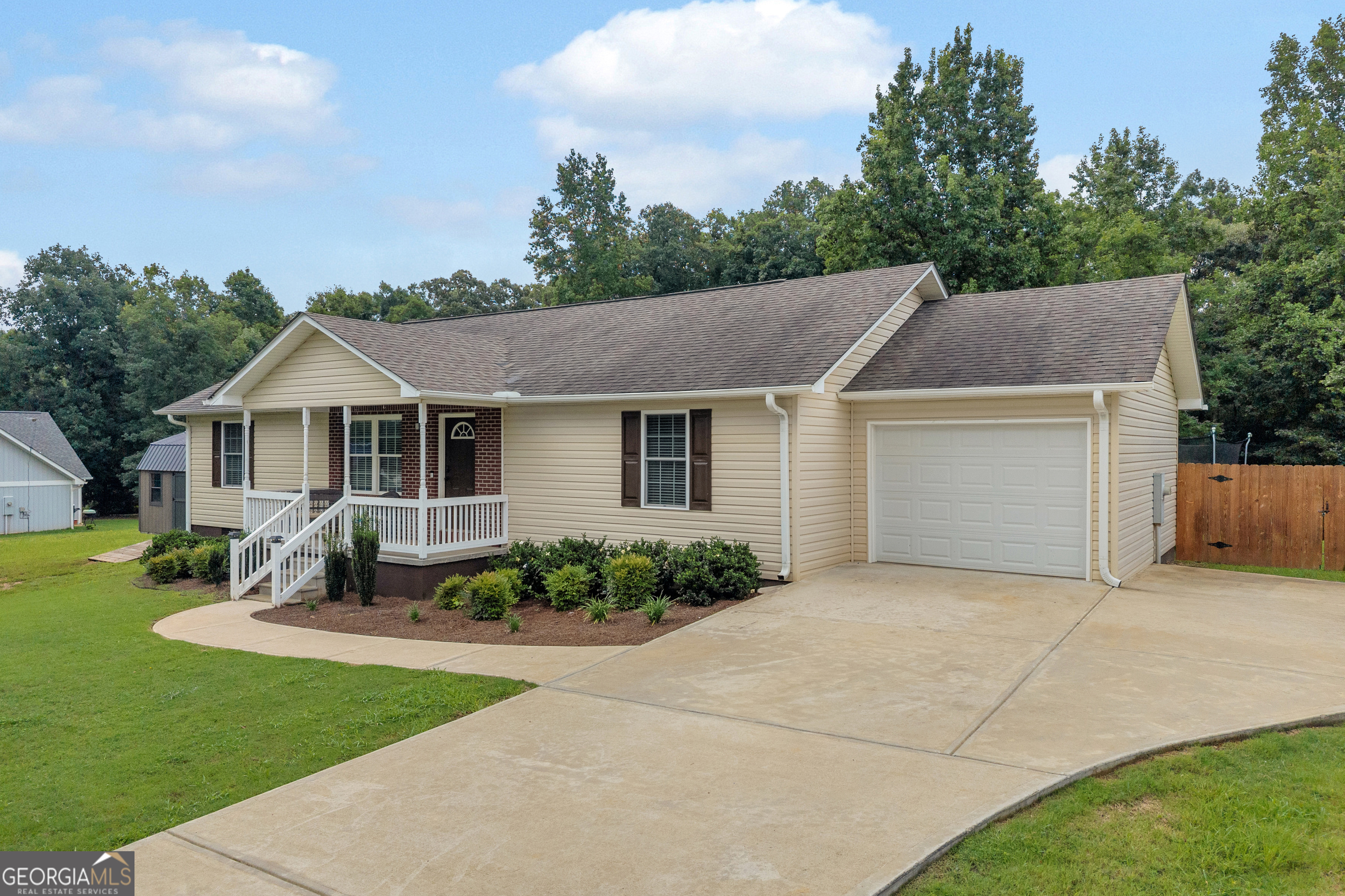 423 N Point Circle Property Photo 1