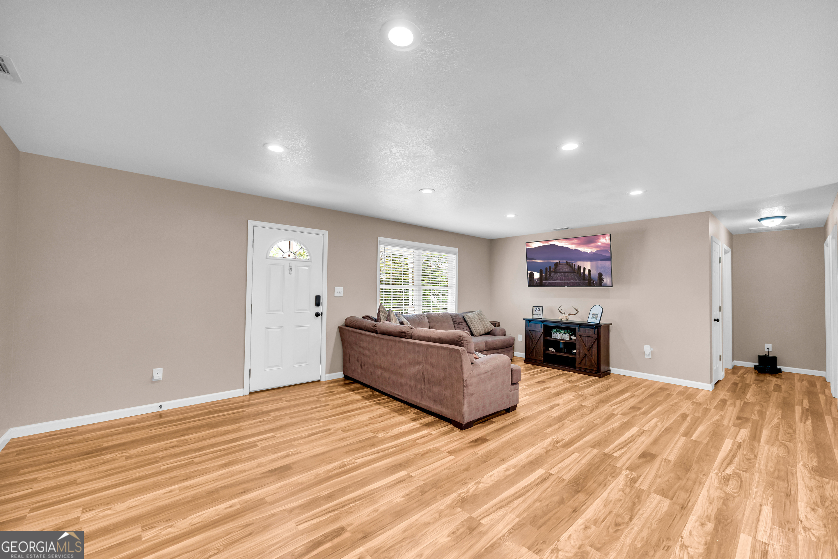 423 N Point Circle Property Photo 15