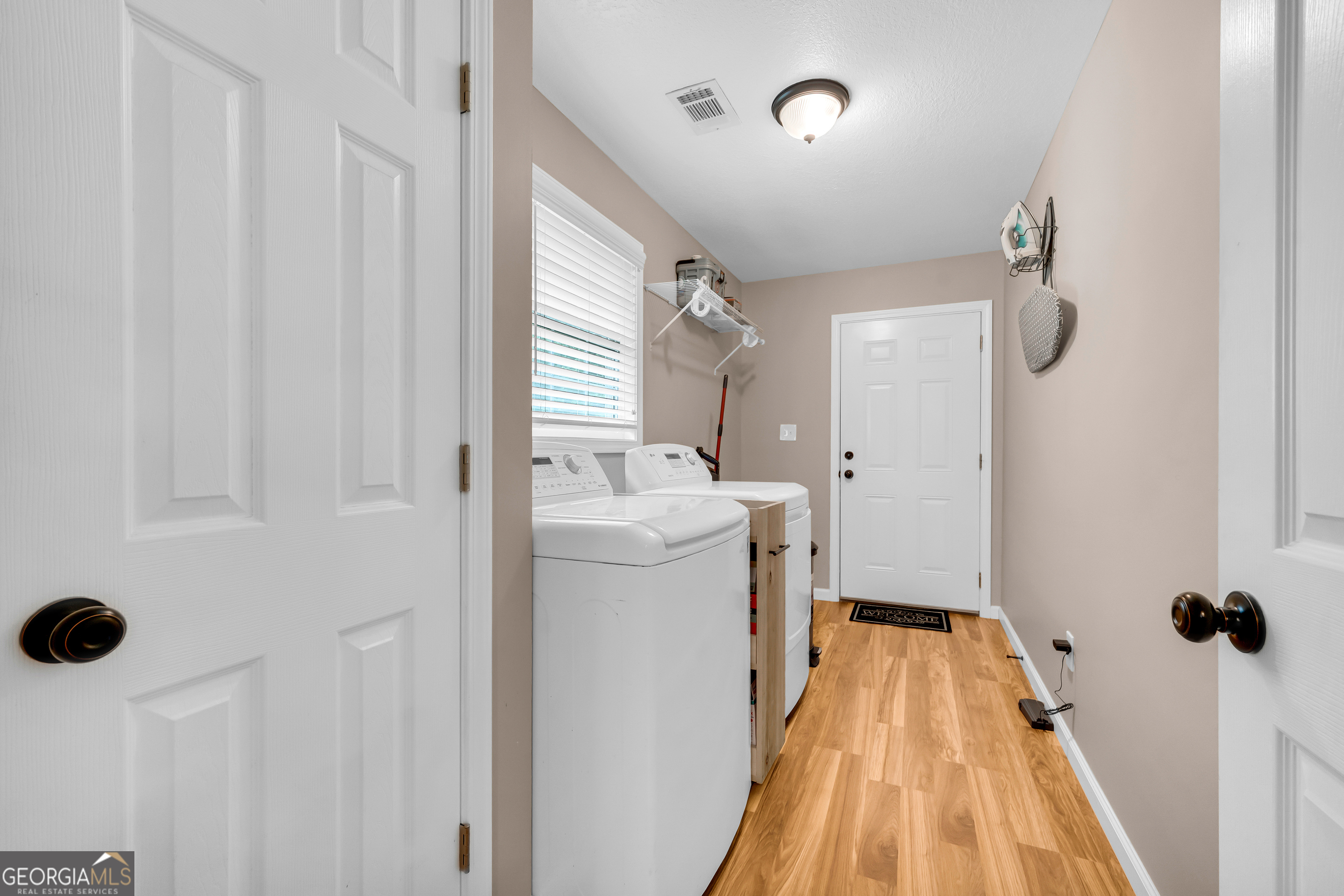 423 N Point Circle Property Photo 26