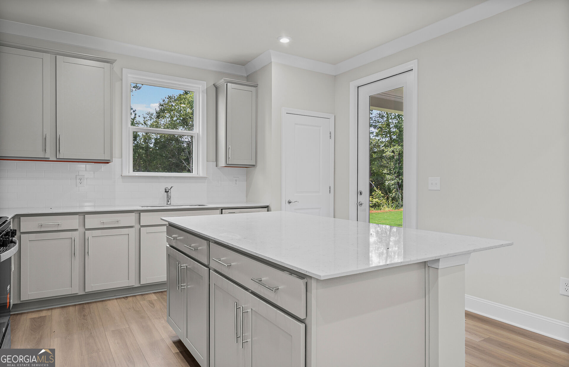212 Ravenna Drive Property Photo 8