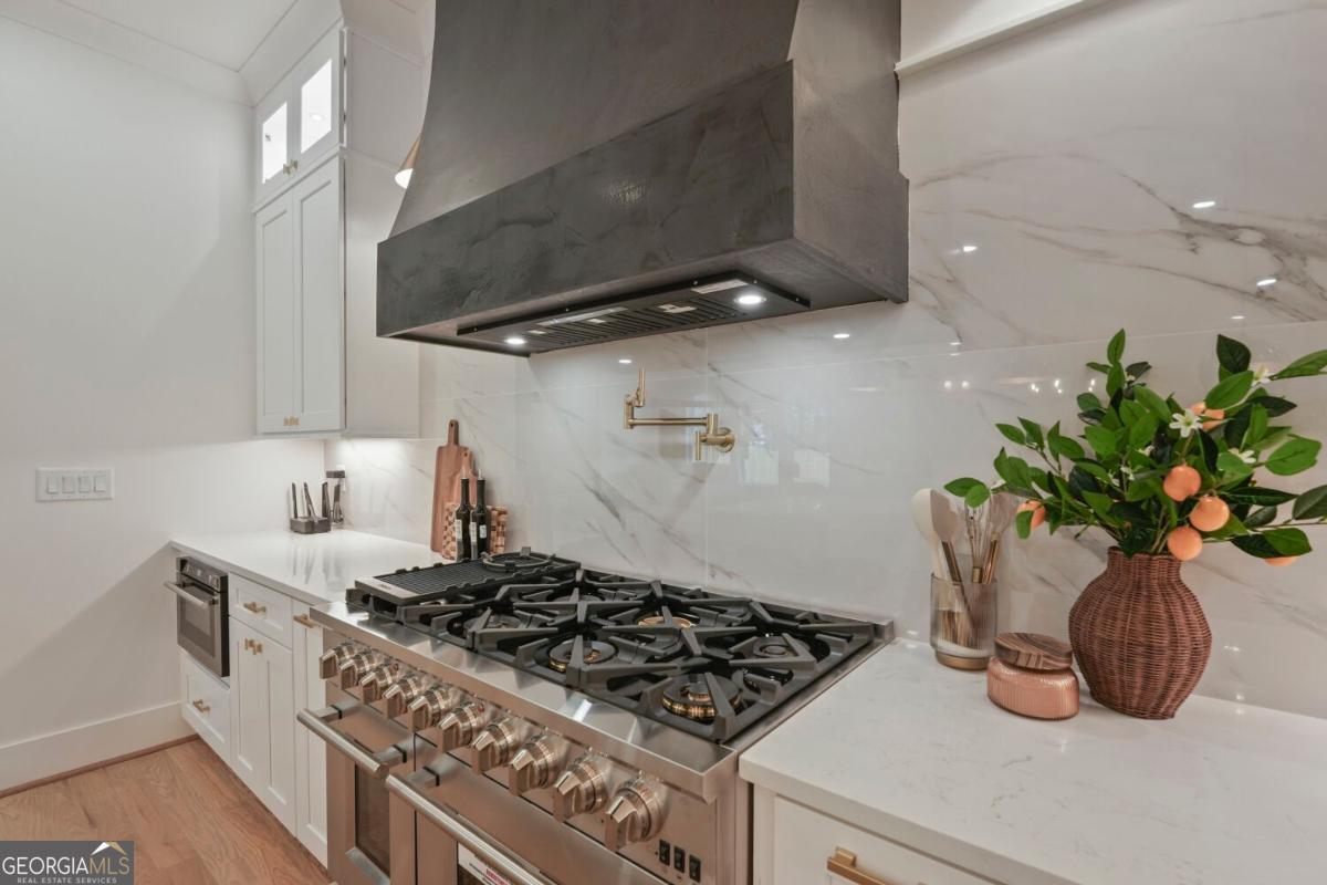 952 Cooper Road Property Photo 10