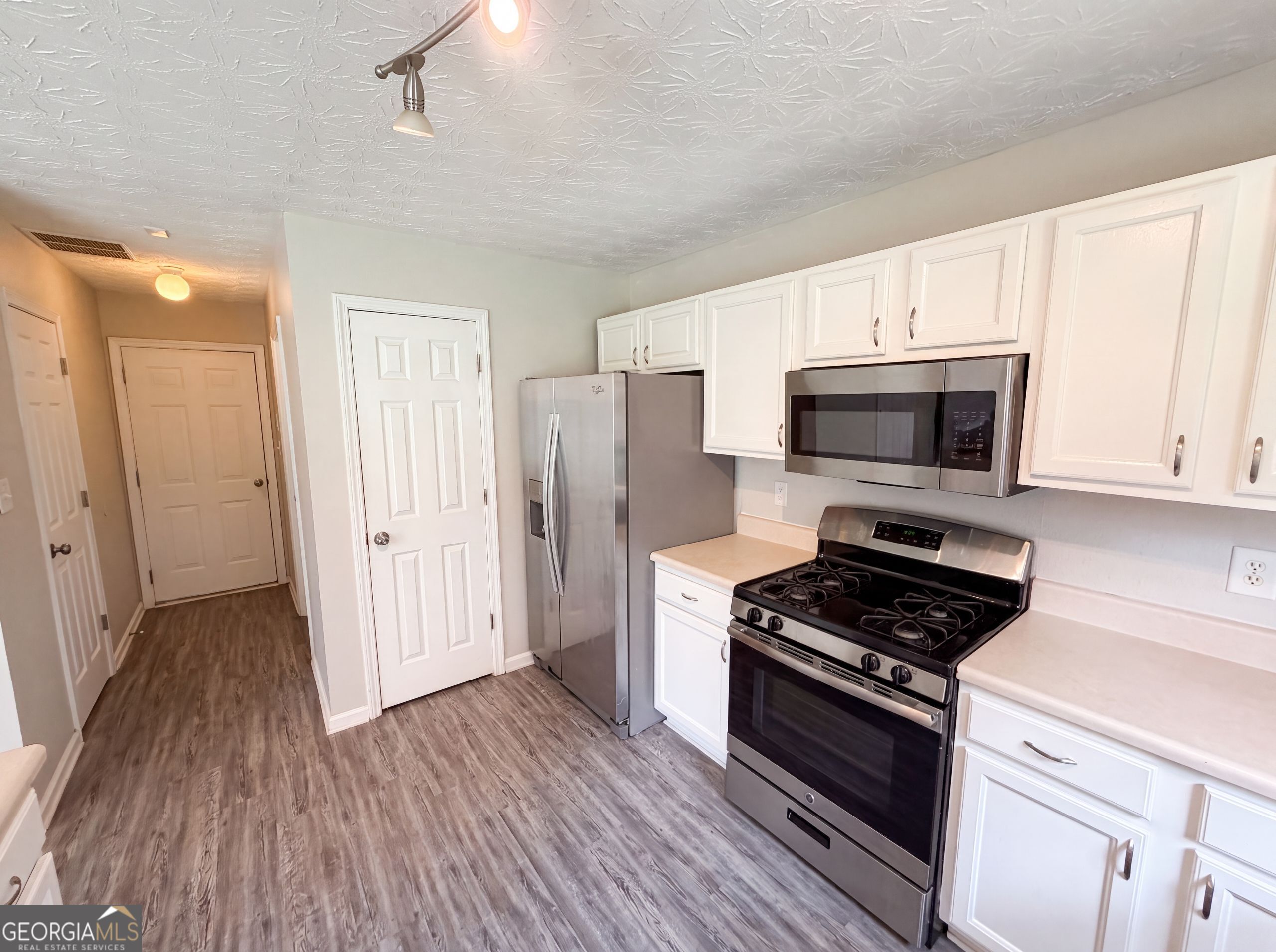 4636 Pine Acre Circle Property Photo 7