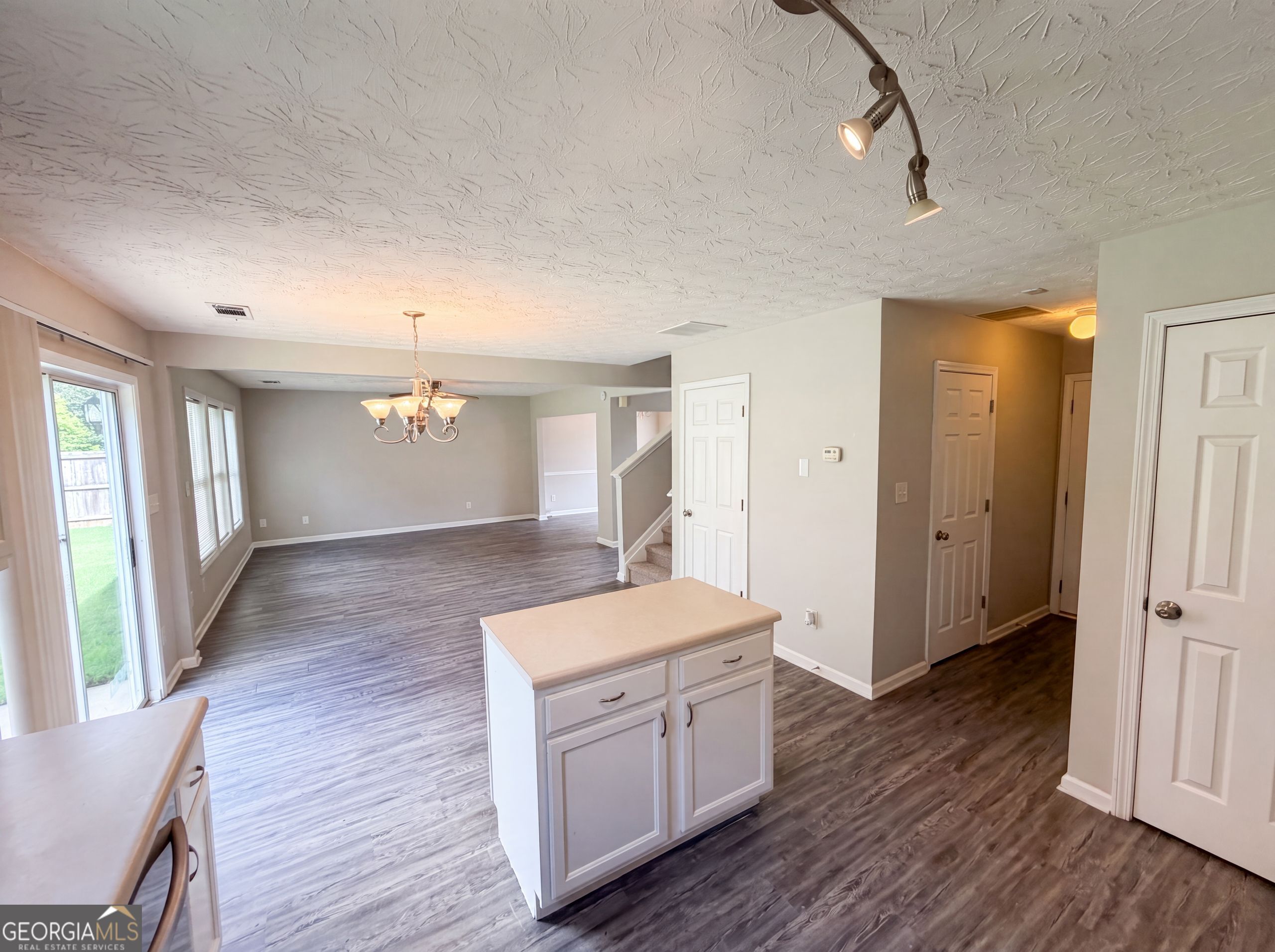 4636 Pine Acre Circle Property Photo 8