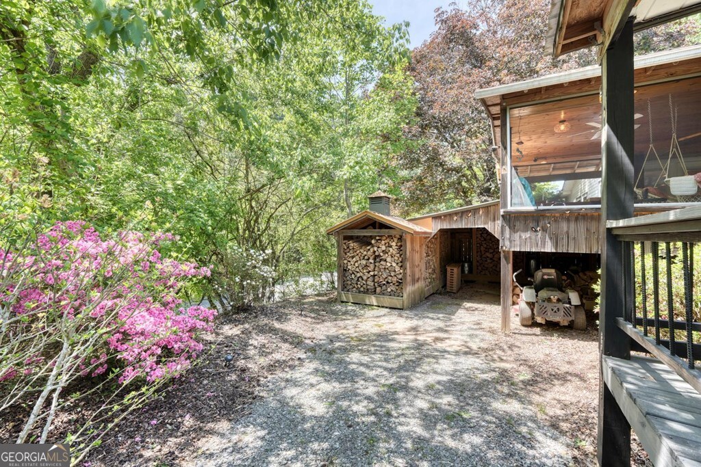 710 Town Mountain Road Property Photo 3