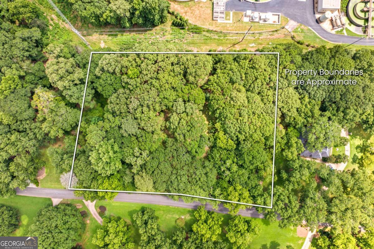 1240 Summit Drive Property Photo 1