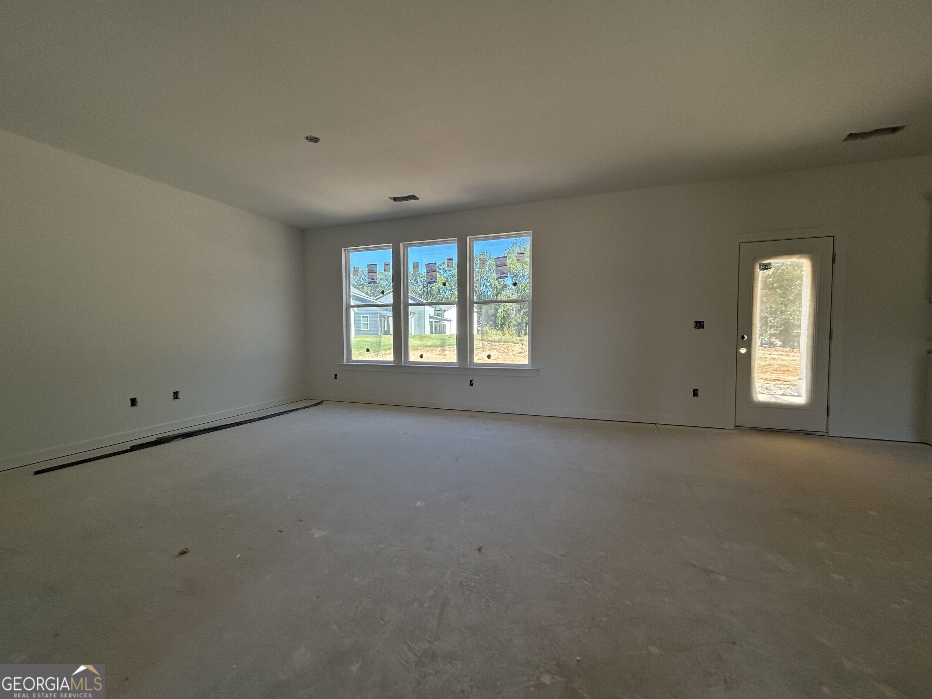 210 Ruby Robin Drive Property Photo 5