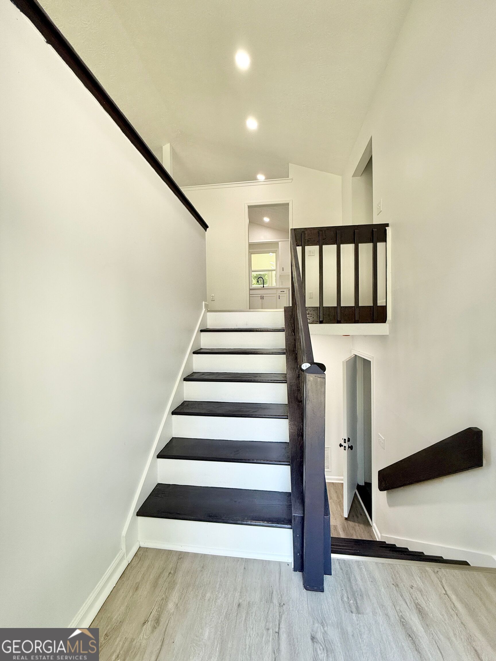 8399 Lake Drive Property Photo 3