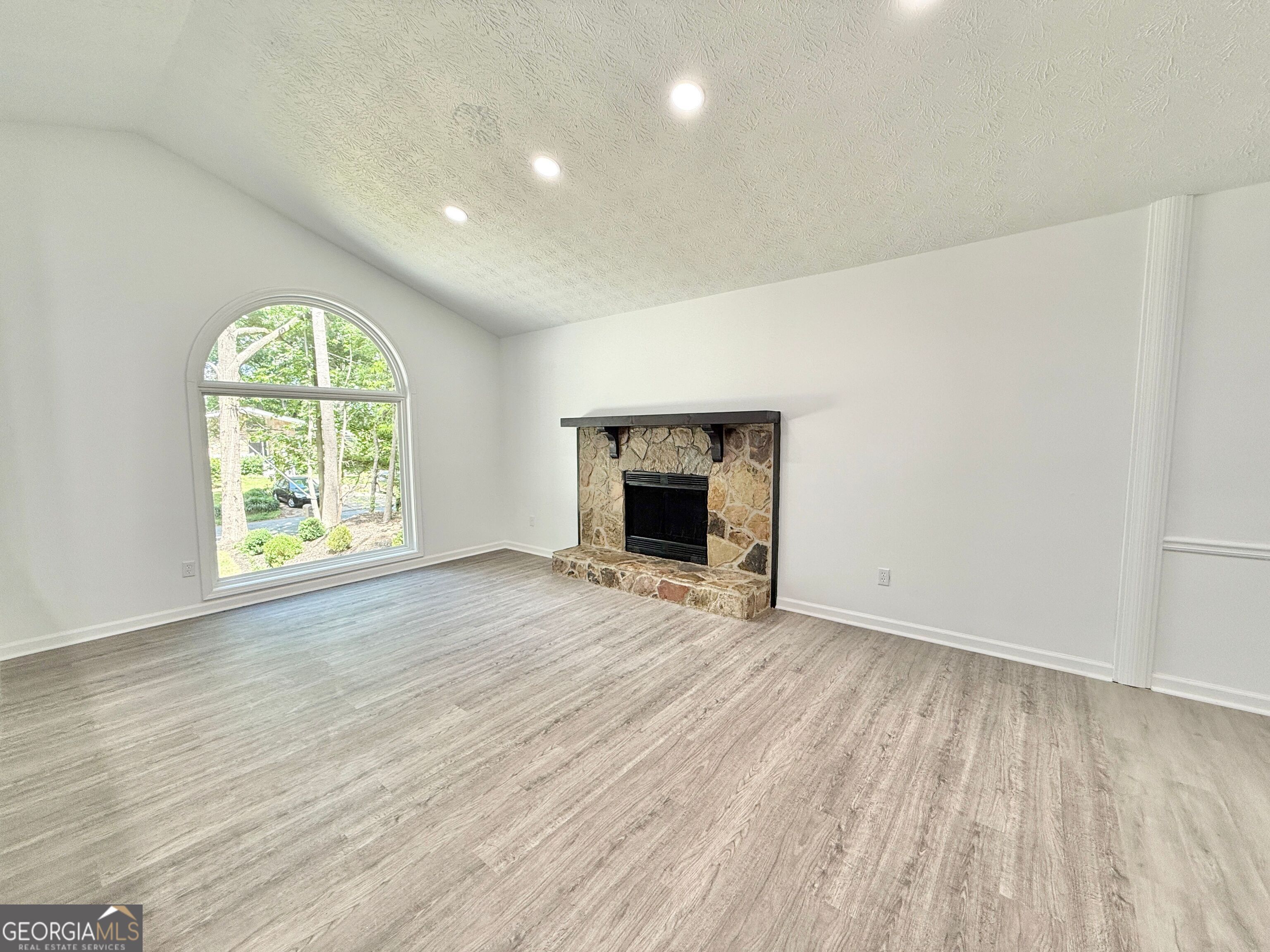 8399 Lake Drive Property Photo 4