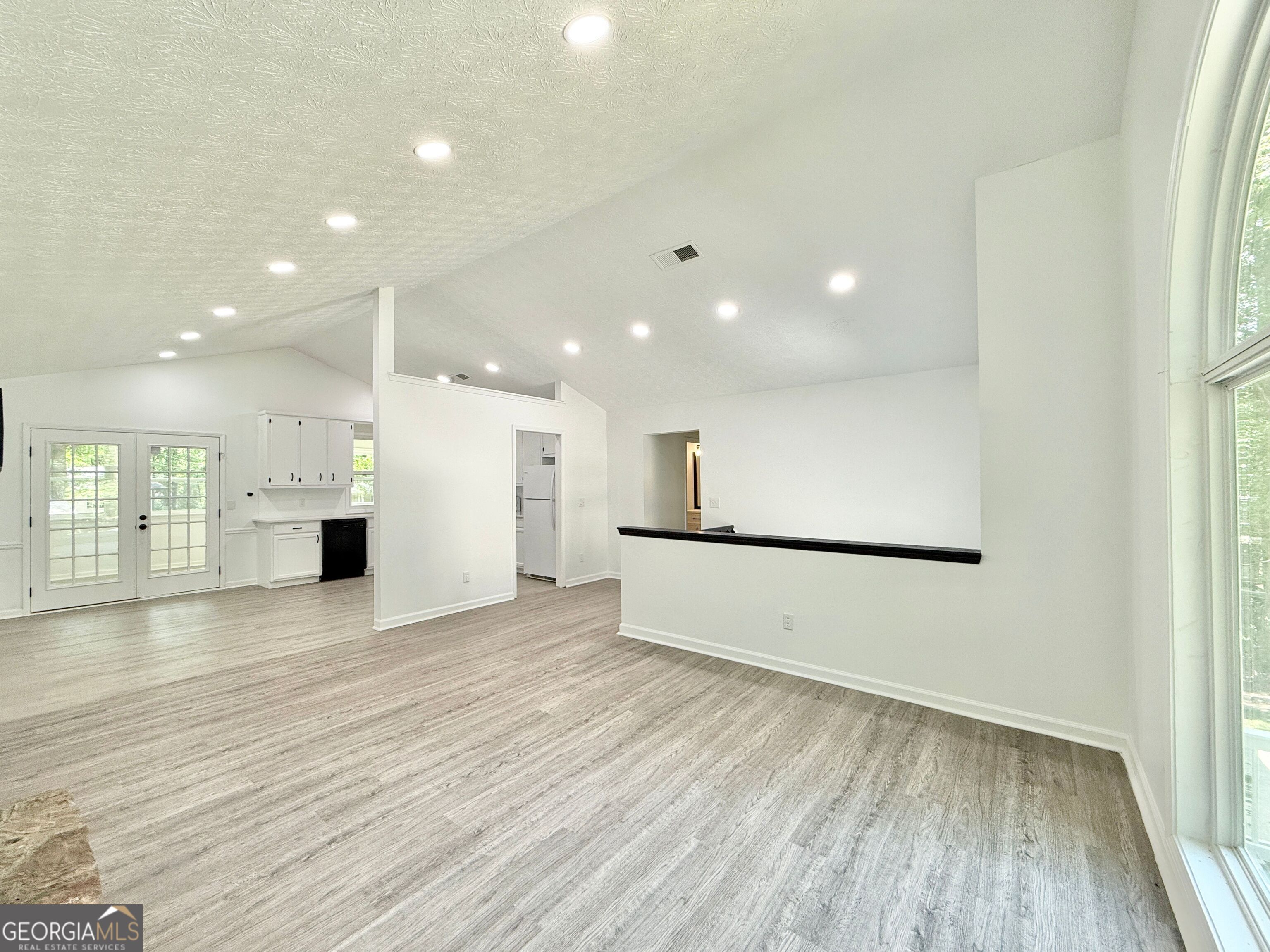 8399 Lake Drive Property Photo 5