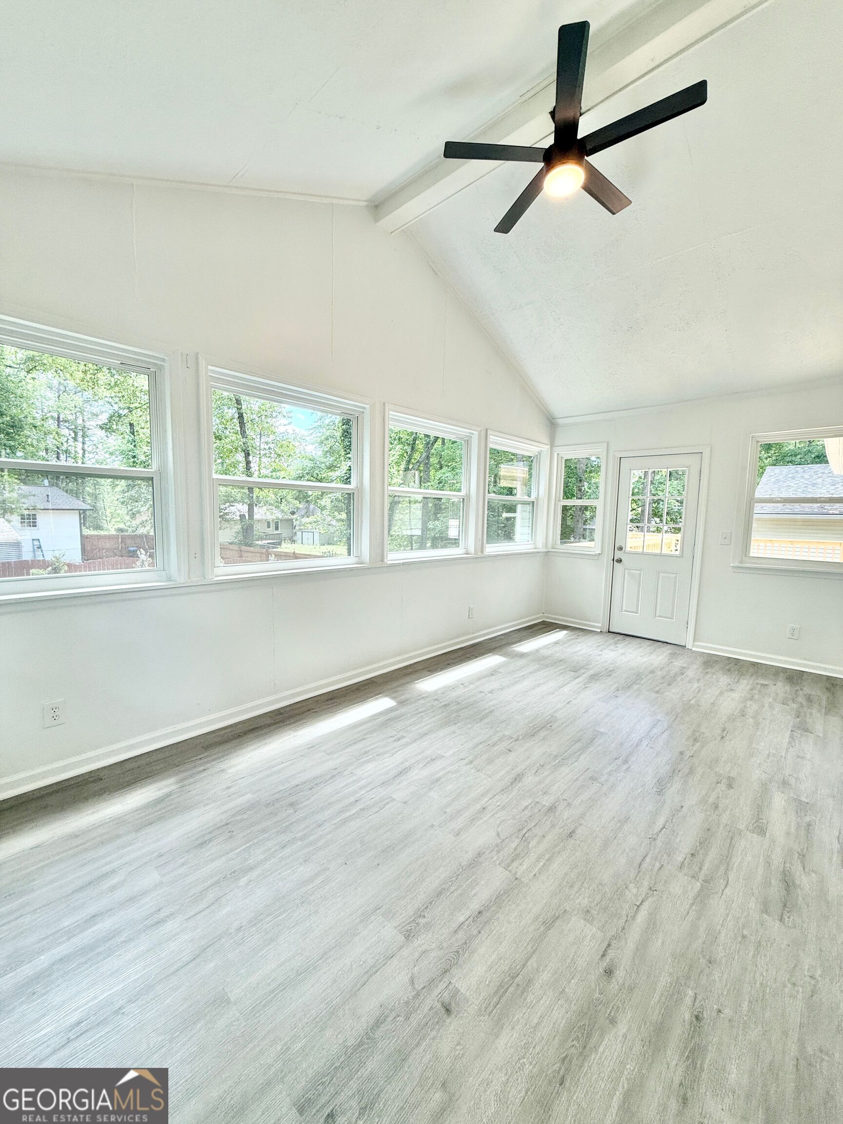 8399 Lake Drive Property Photo 10