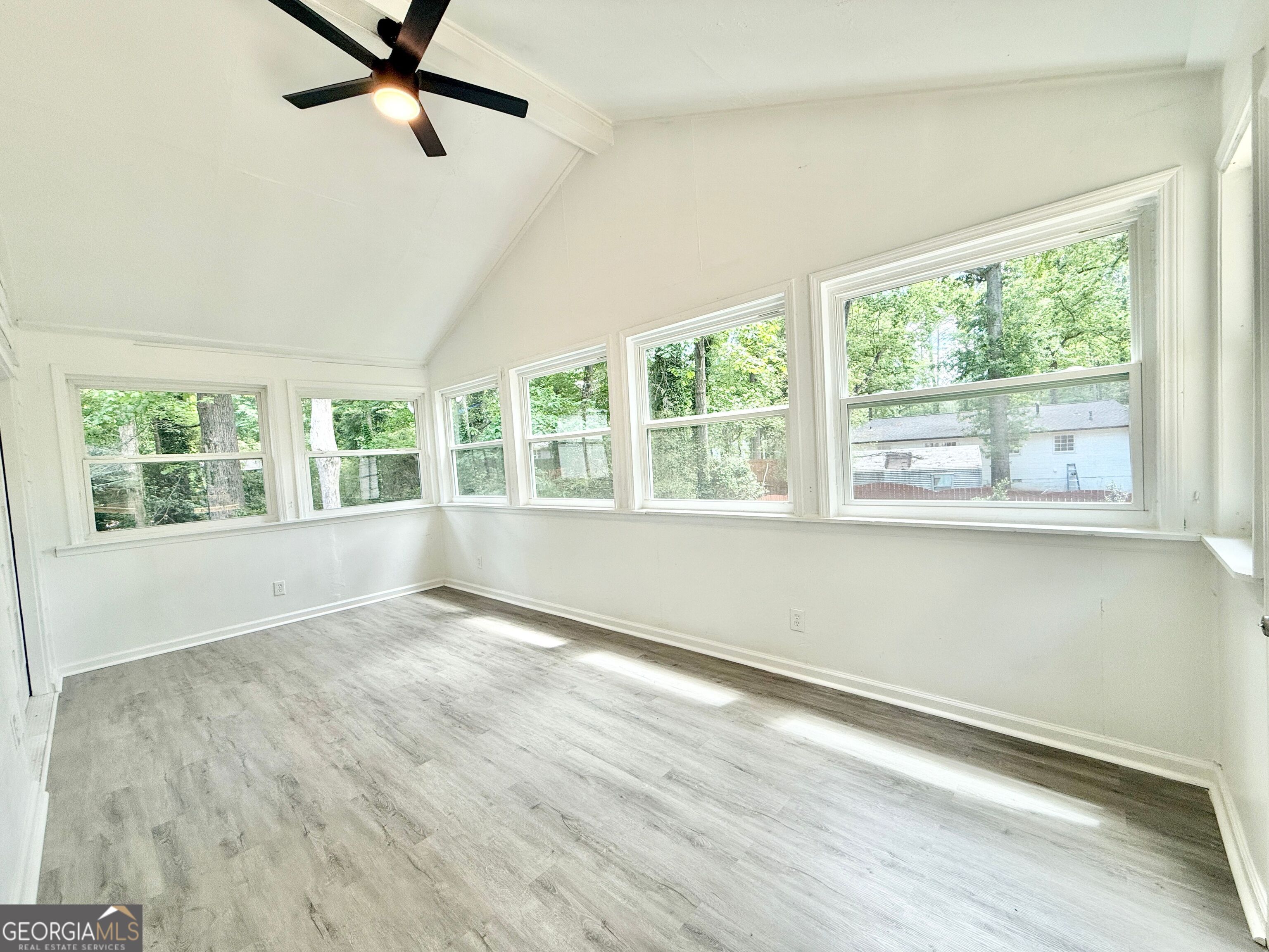 8399 Lake Drive Property Photo 11
