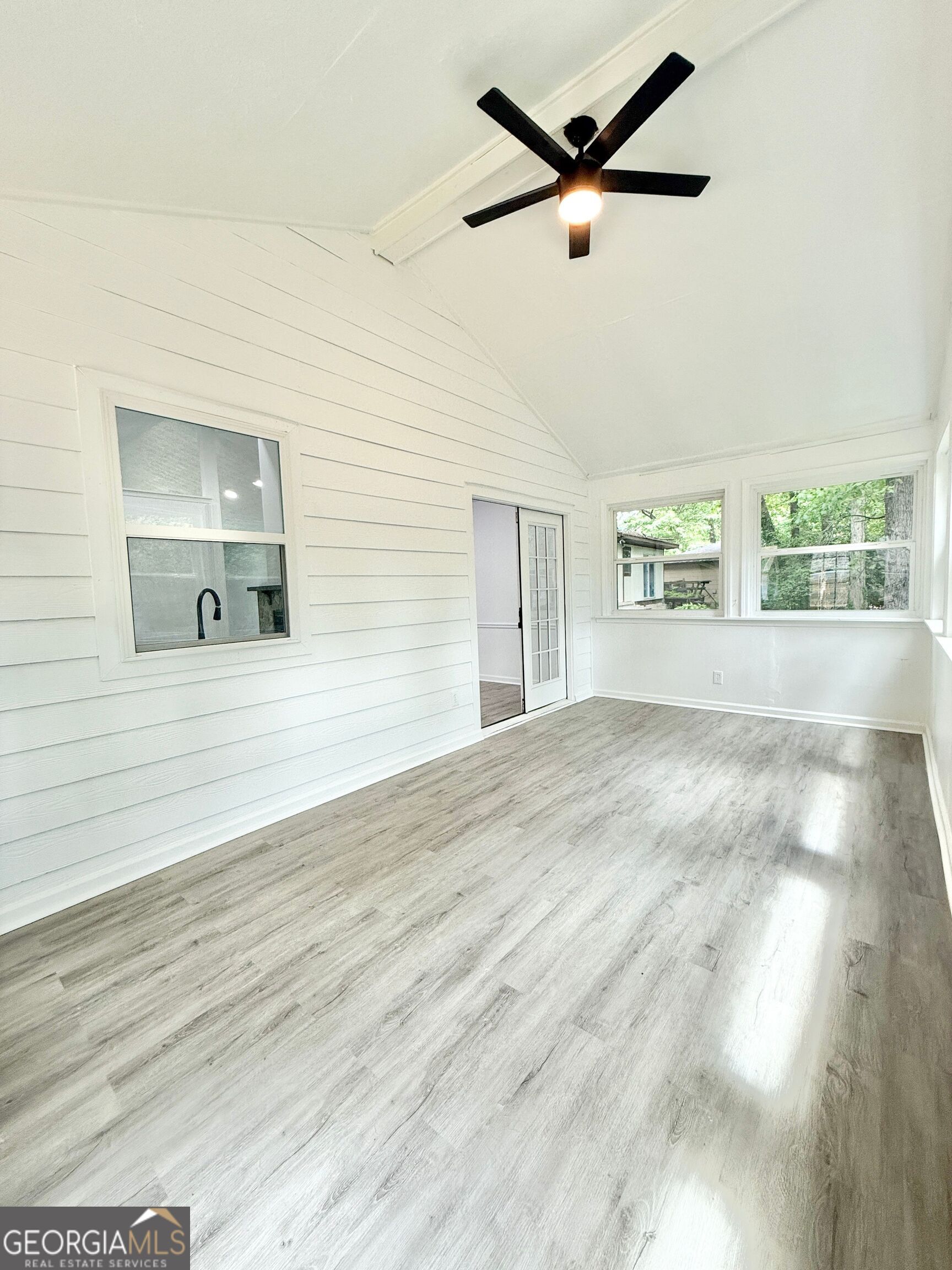 8399 Lake Drive Property Photo 12