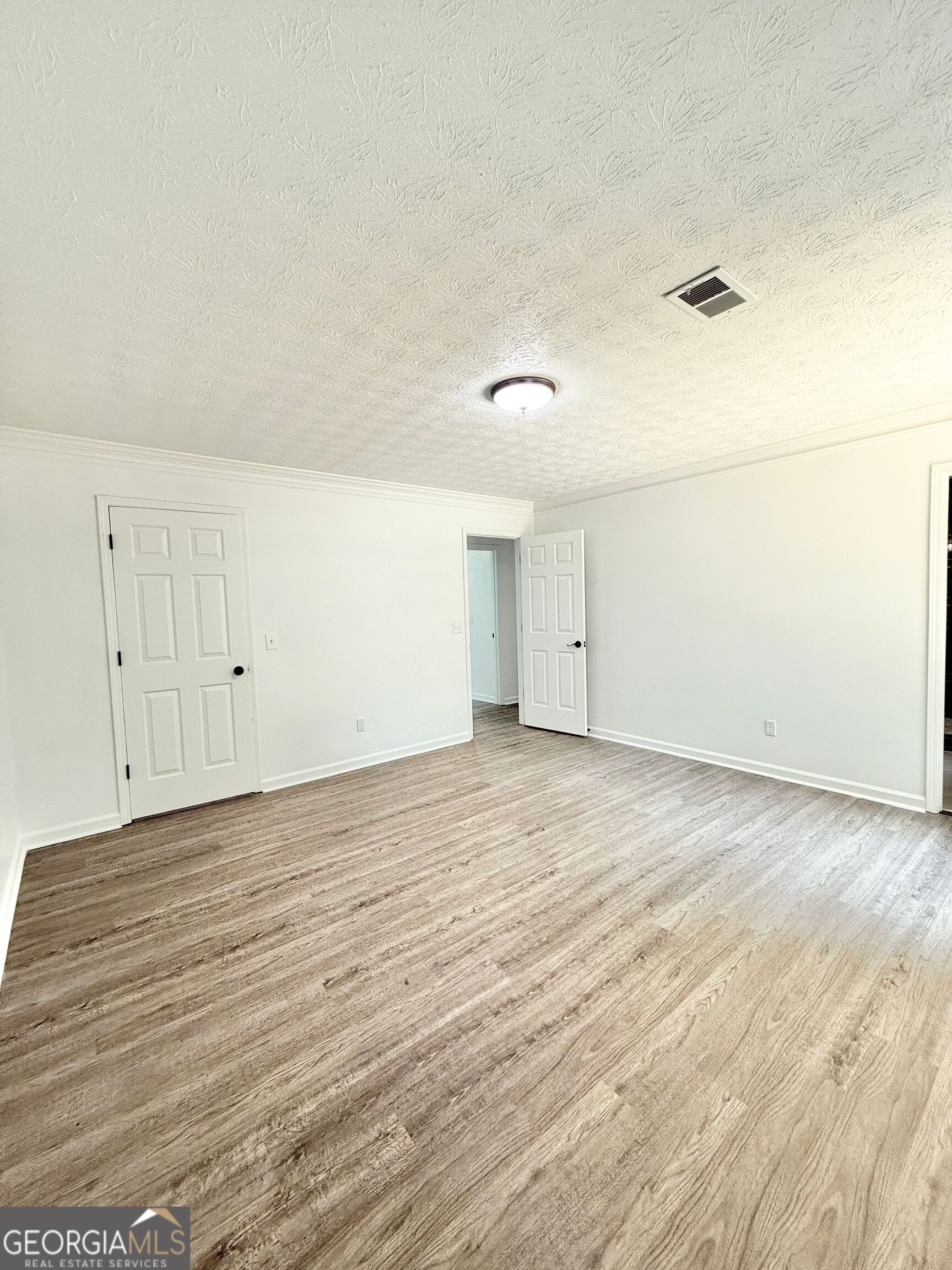 8399 Lake Drive Property Photo 14