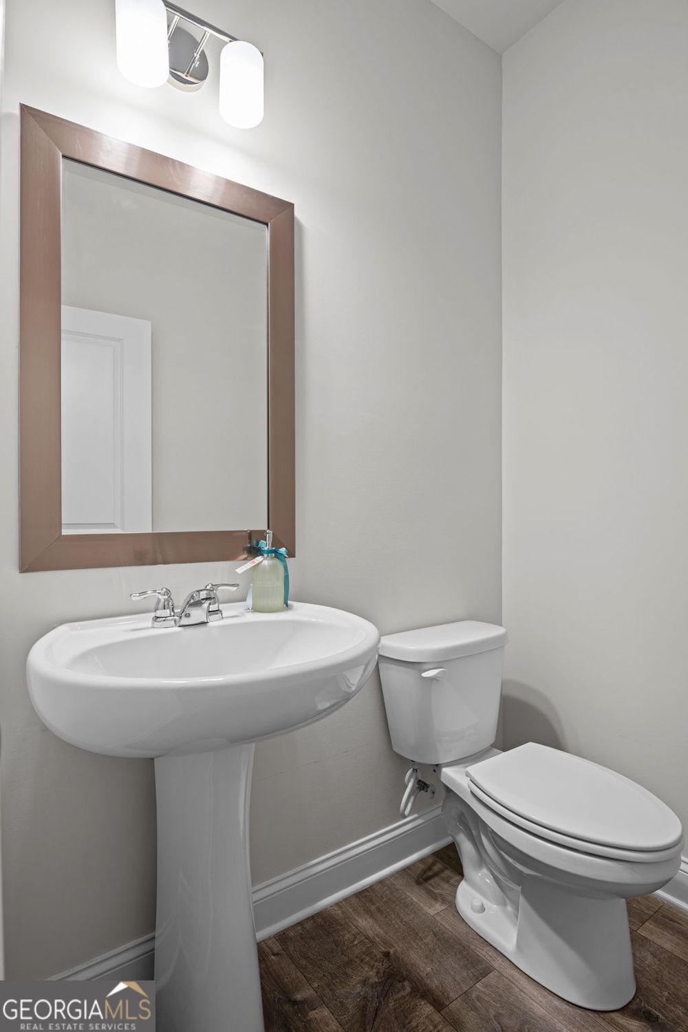 2779 White Oak Lane # 20 Property Photo 17