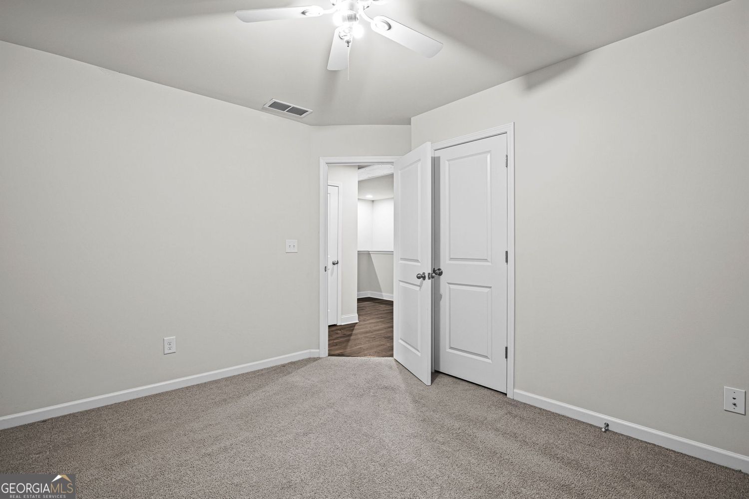 2779 White Oak Lane # 20 Property Photo 29