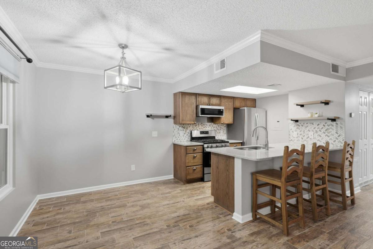 3073 Westwood Way Property Photo 4