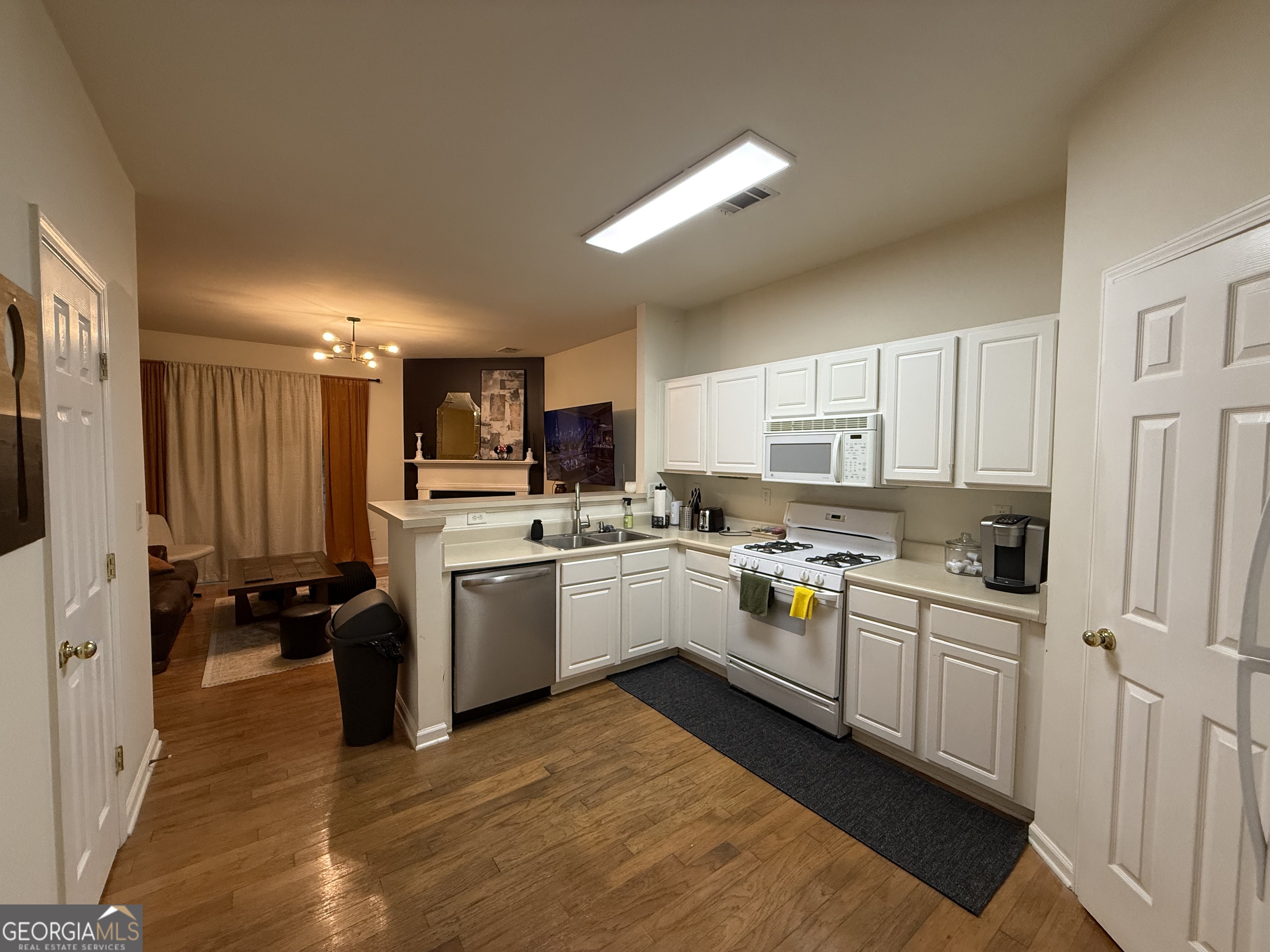 1487 Cove Creek Circle Property Photo 3