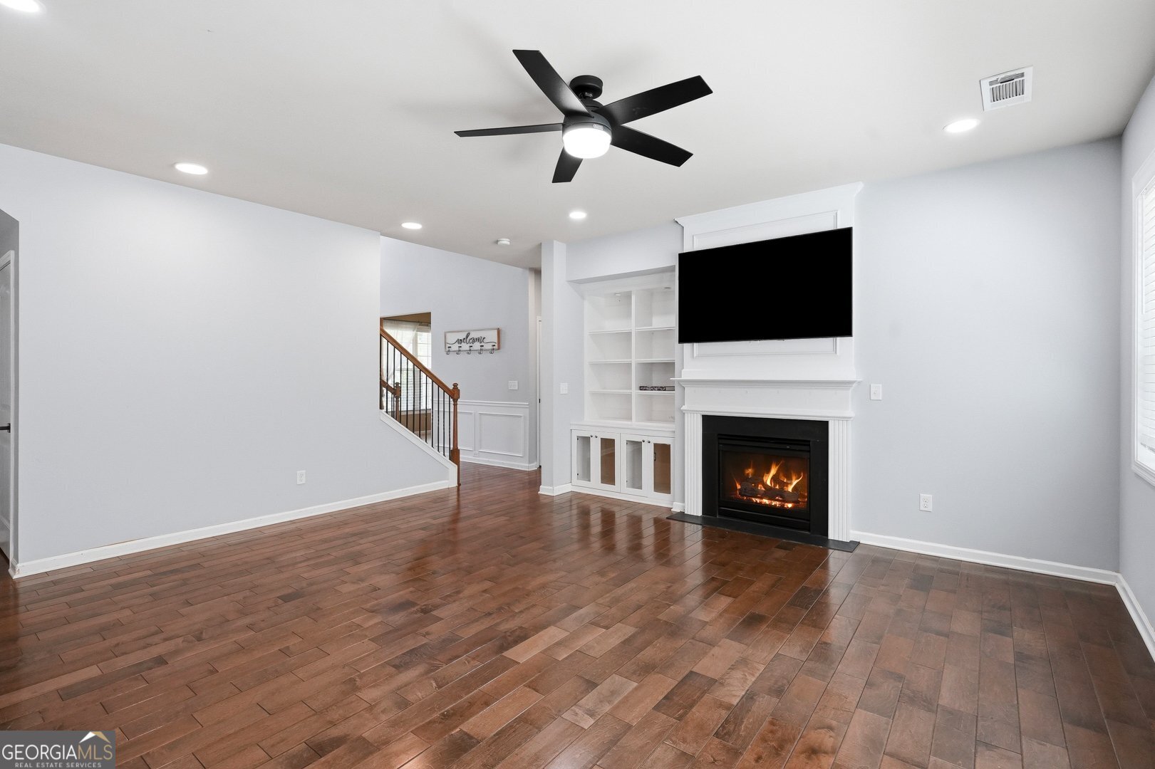 810 Springs Crest Drive Property Photo 6