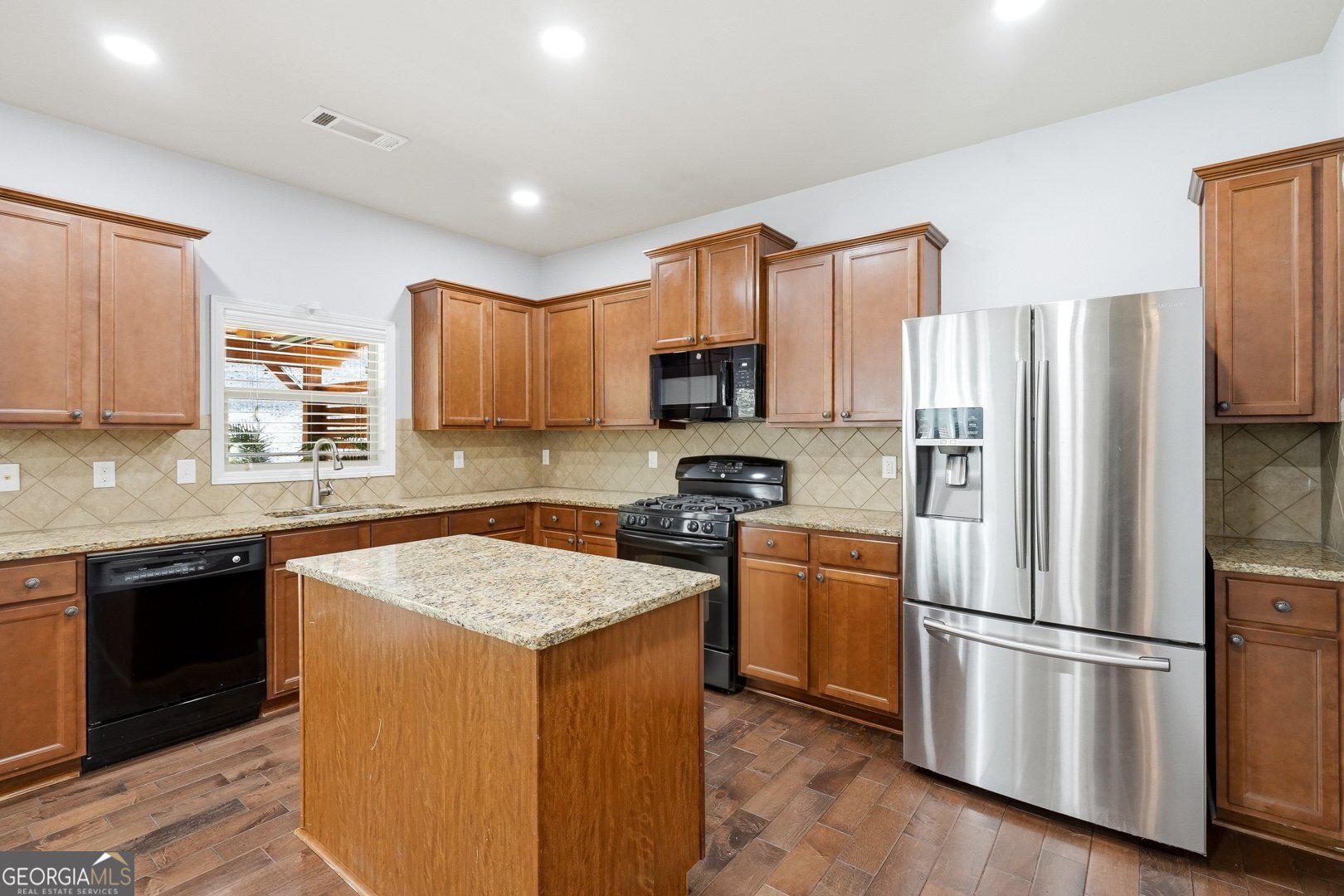810 Springs Crest Drive Property Photo 8