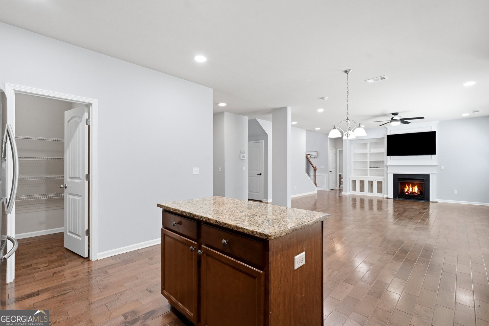 810 Springs Crest Drive Property Photo 11
